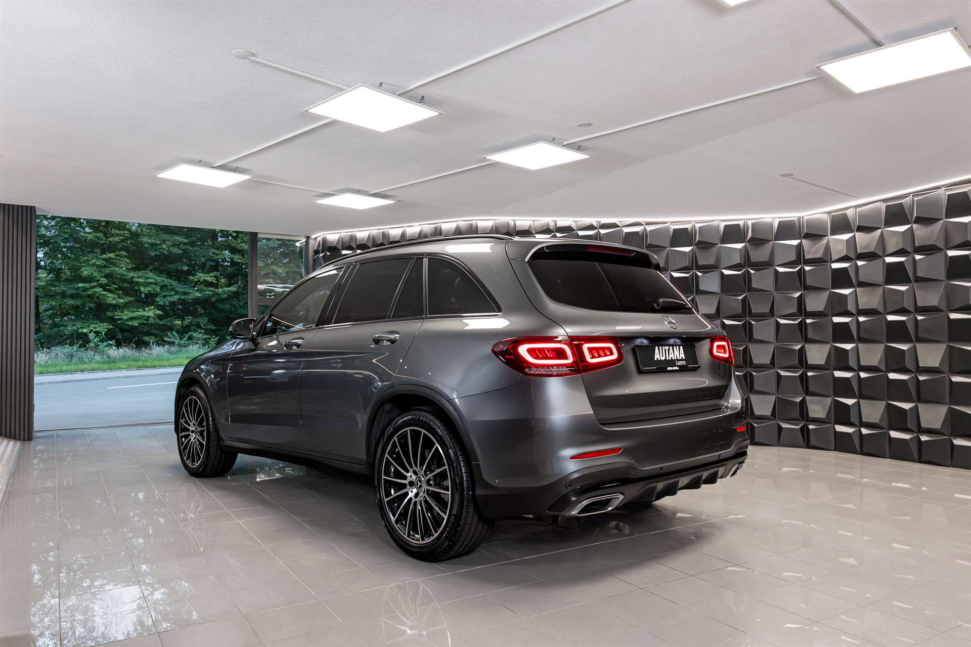 MERCEDES-BENZ GLC 220 d AMG Line 4Matic 9G-Tronic-image-2