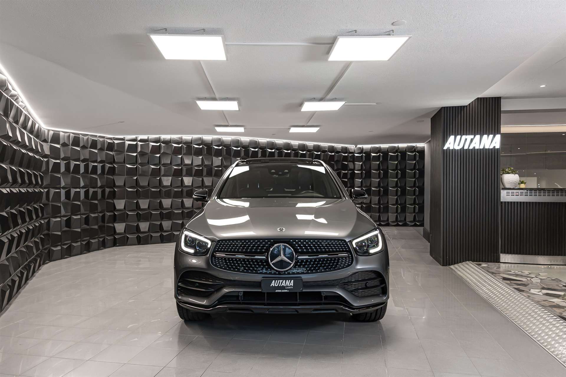 MERCEDES-BENZ GLC 220 d AMG Line 4Matic 9G-Tronic-image-3