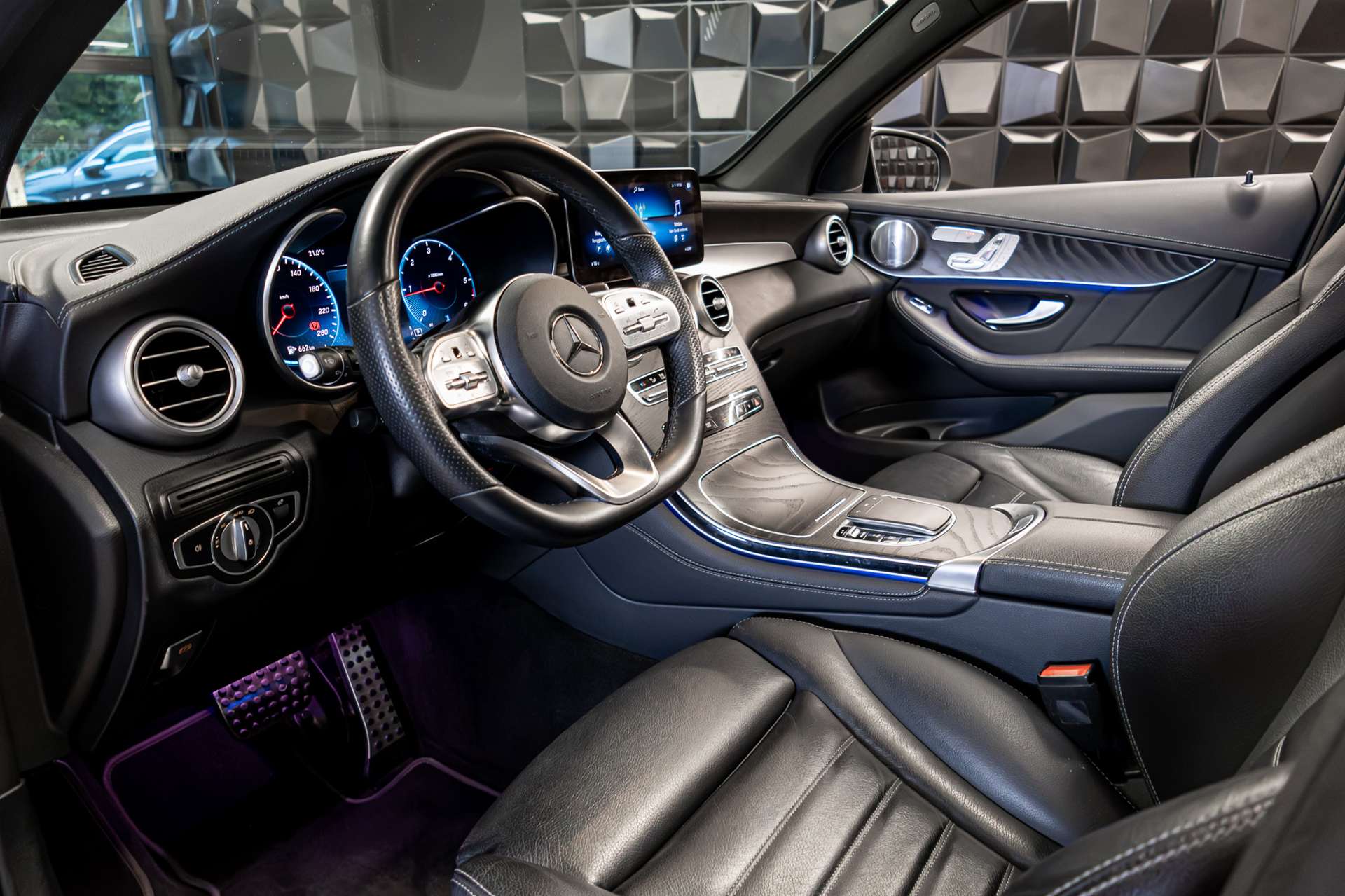 MERCEDES-BENZ GLC 220 d AMG Line 4Matic 9G-Tronic-image-13