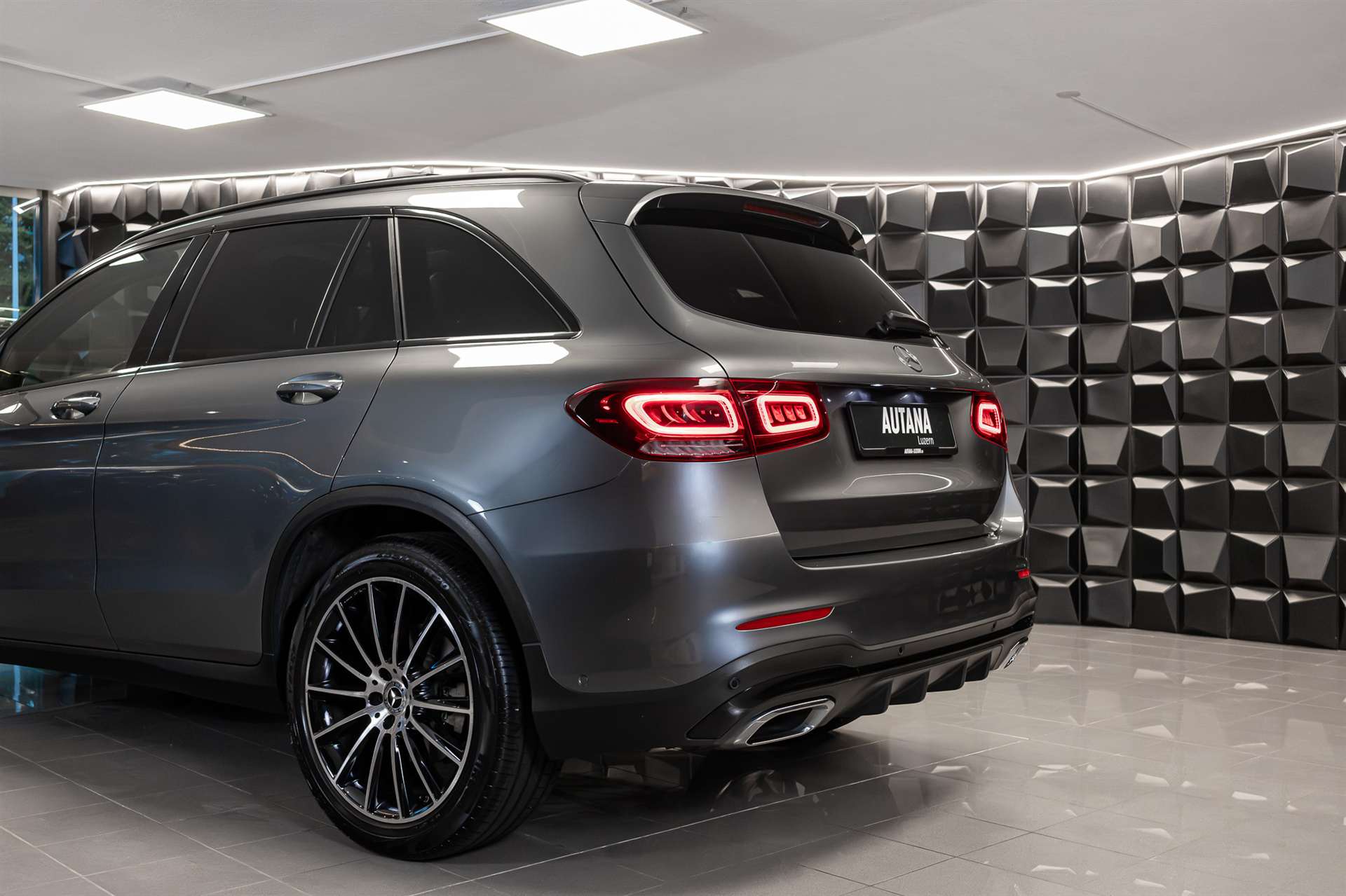MERCEDES-BENZ GLC 220 d AMG Line 4Matic 9G-Tronic-image-31