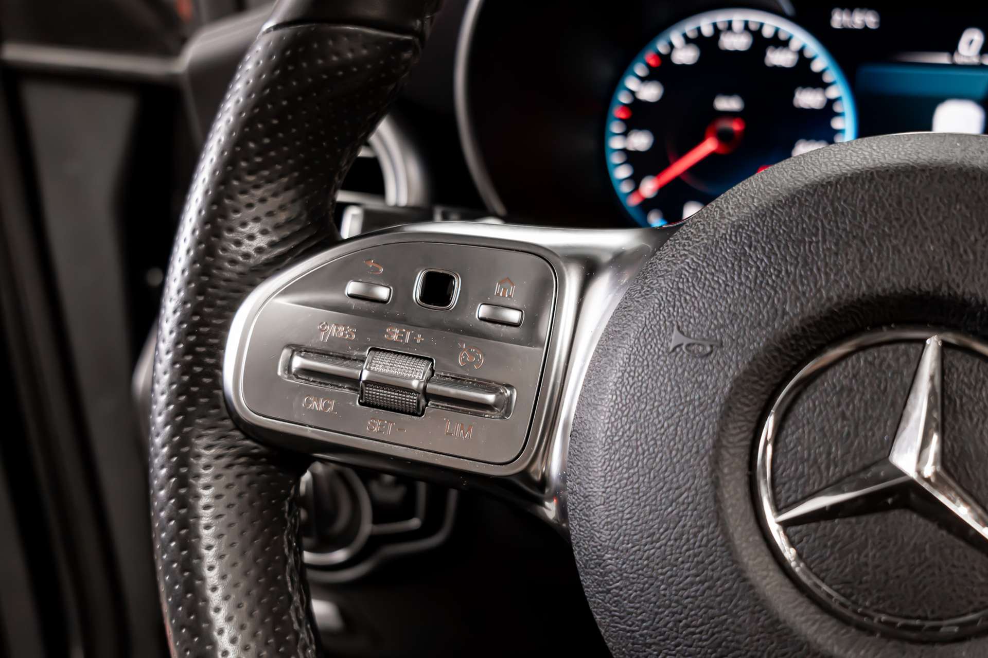 MERCEDES-BENZ GLC 220 d AMG Line 4Matic 9G-Tronic-image-8