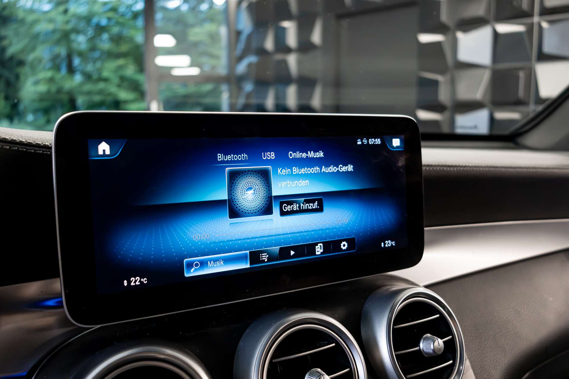 MERCEDES-BENZ GLC 220 d AMG Line 4Matic 9G-Tronic-image-17