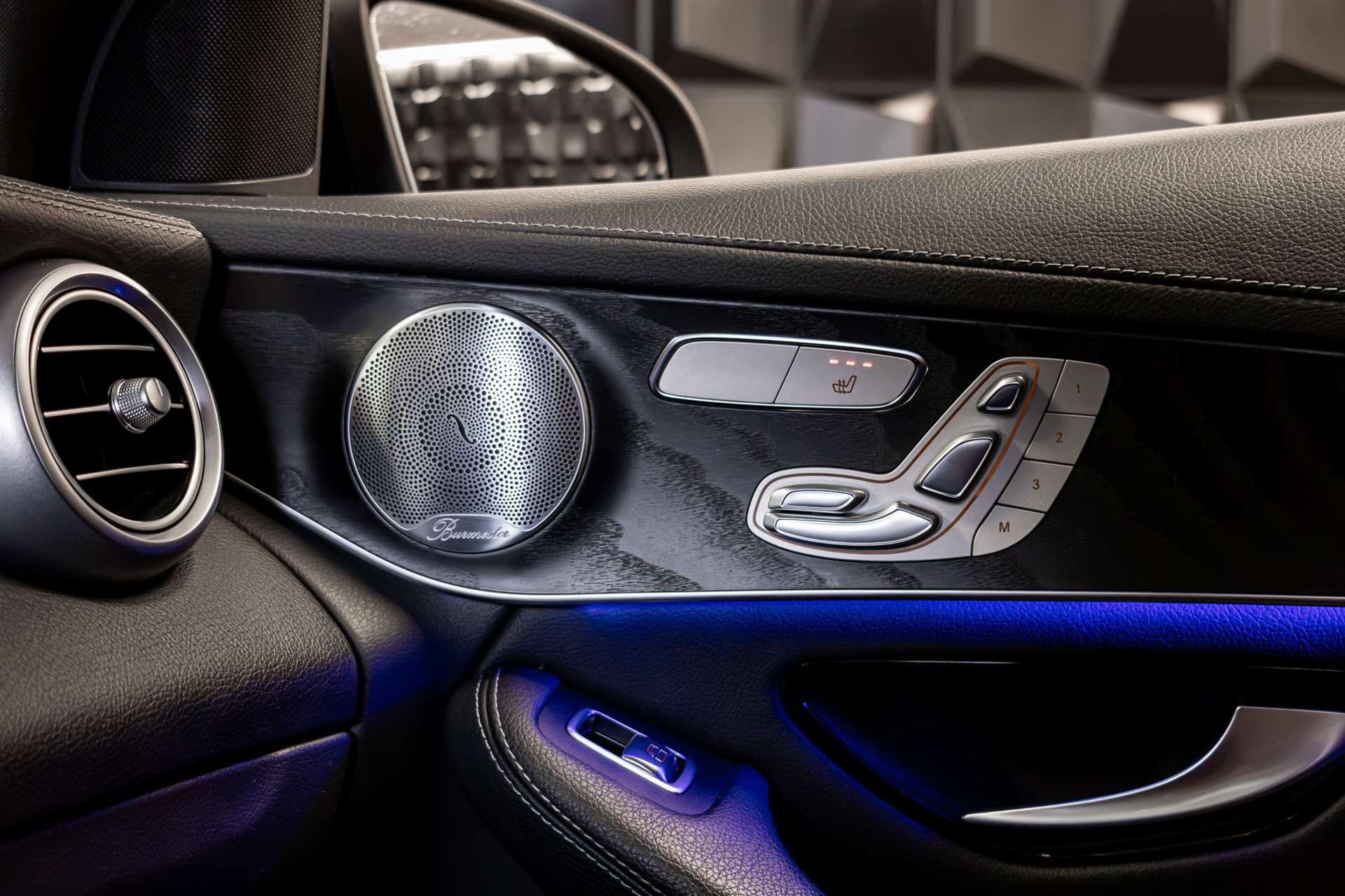 MERCEDES-BENZ GLC 220 d AMG Line 4Matic 9G-Tronic-image-26