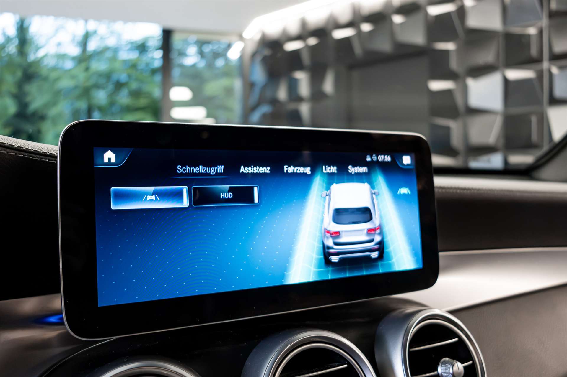 MERCEDES-BENZ GLC 220 d AMG Line 4Matic 9G-Tronic-image-22
