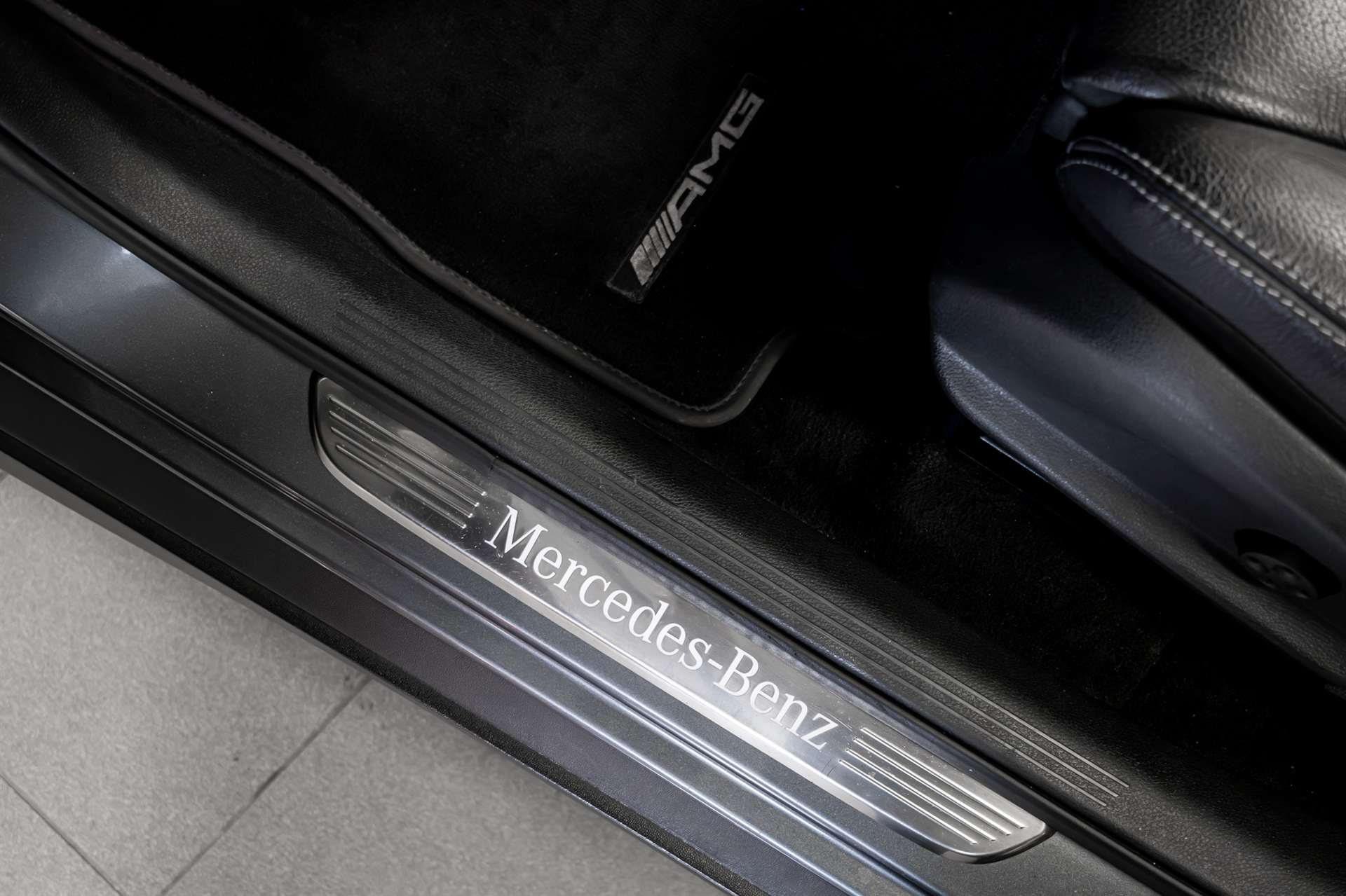 MERCEDES-BENZ GLC 220 d AMG Line 4Matic 9G-Tronic-image-12
