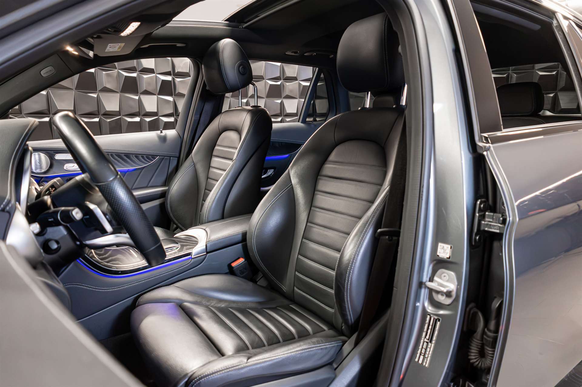 MERCEDES-BENZ GLC 220 d AMG Line 4Matic 9G-Tronic-image-14