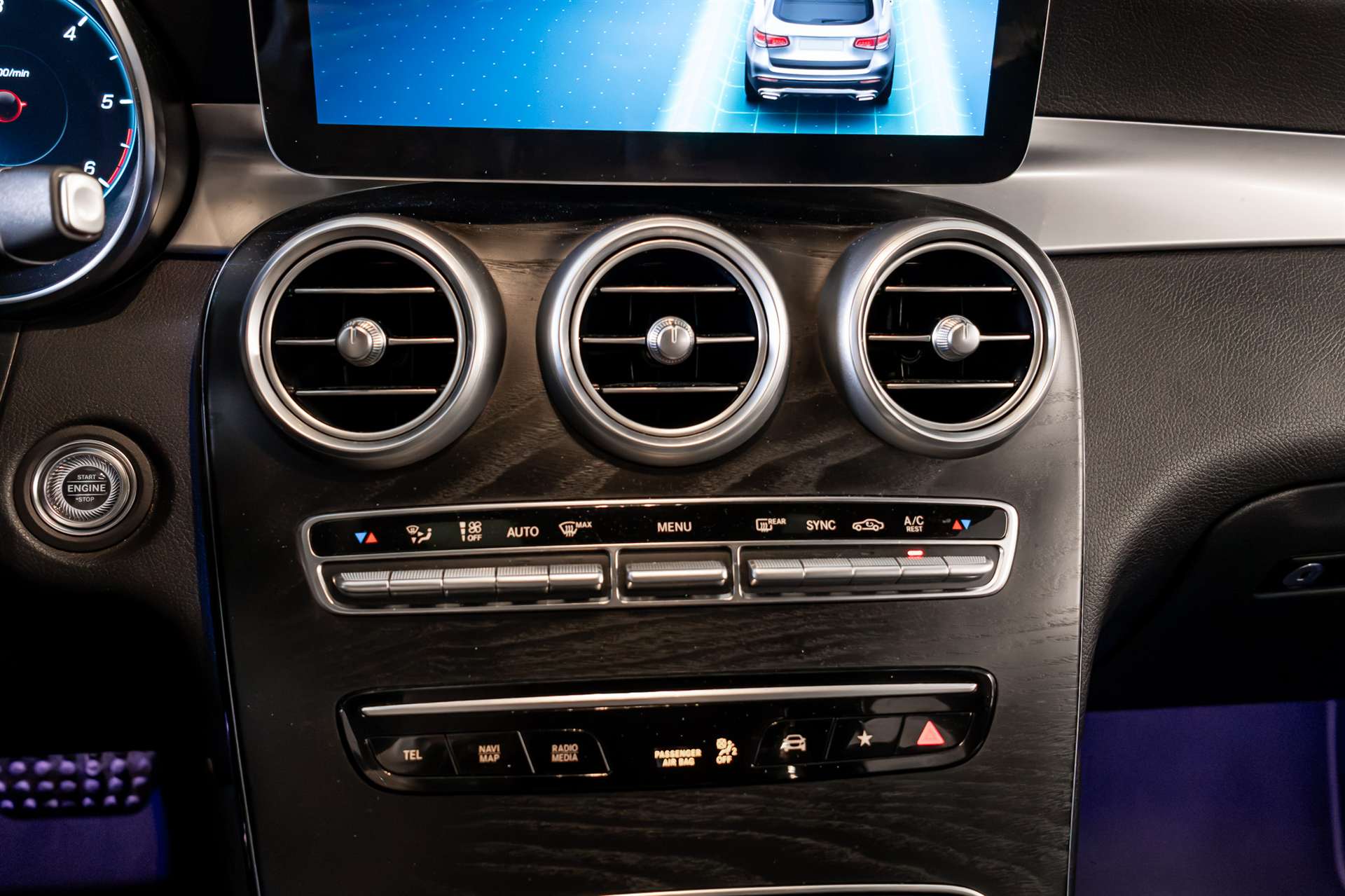 MERCEDES-BENZ GLC 220 d AMG Line 4Matic 9G-Tronic-image-24
