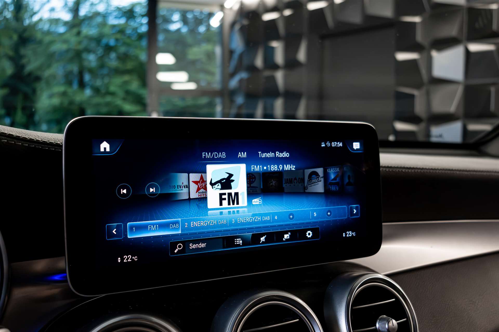 MERCEDES-BENZ GLC 220 d AMG Line 4Matic 9G-Tronic-image-16