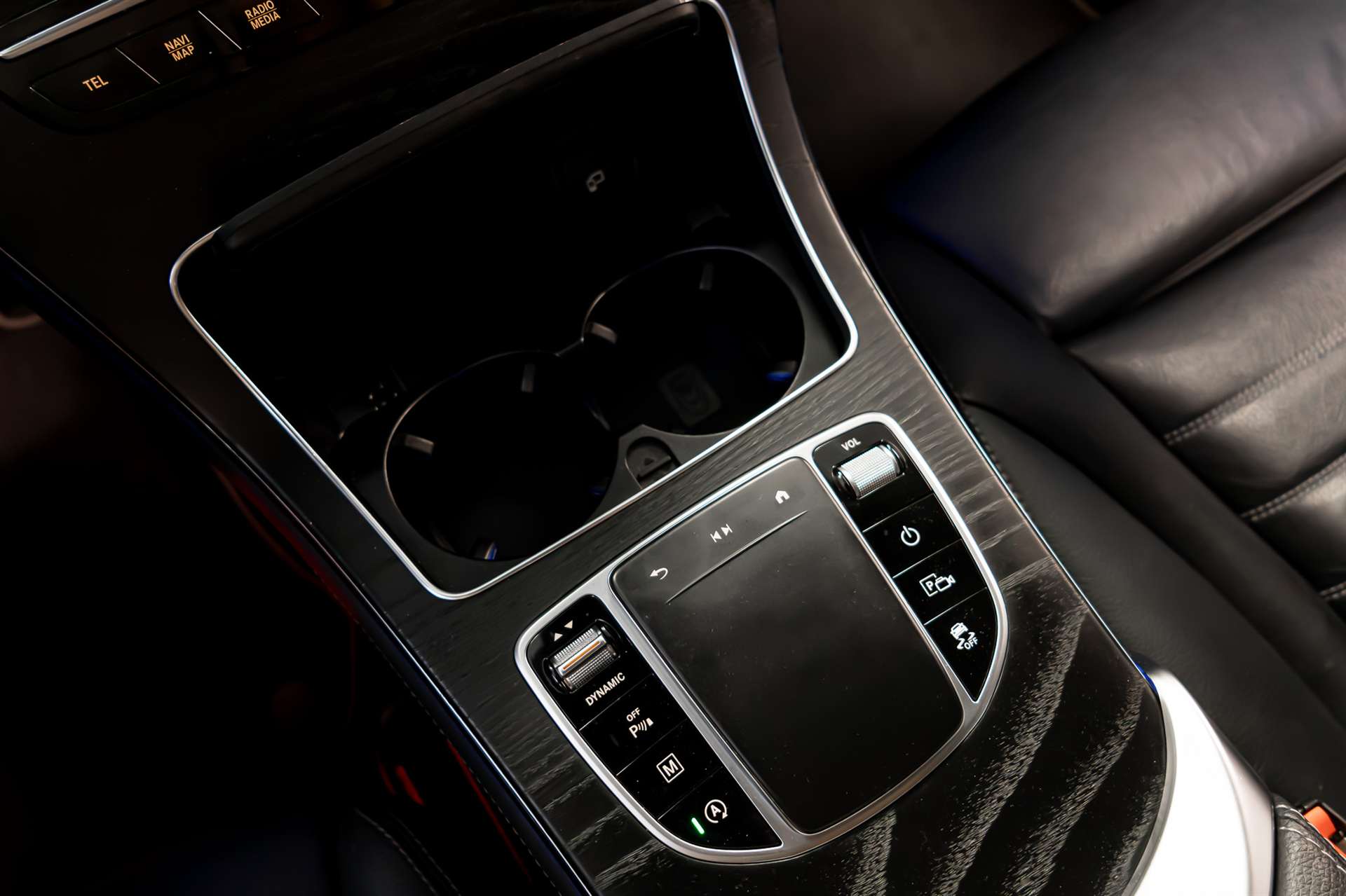 MERCEDES-BENZ GLC 220 d AMG Line 4Matic 9G-Tronic-image-25