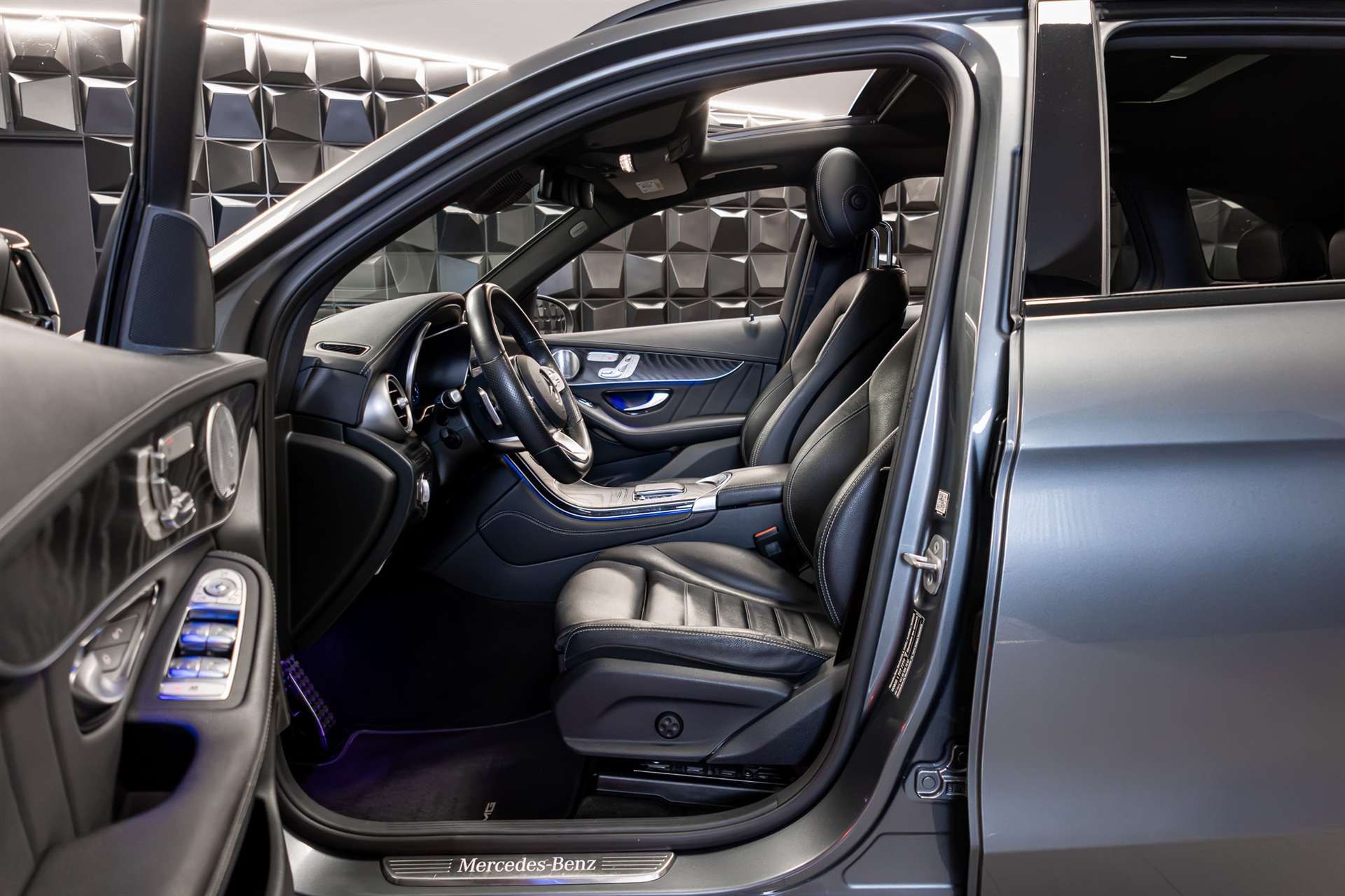 MERCEDES-BENZ GLC 220 d AMG Line 4Matic 9G-Tronic-image-11