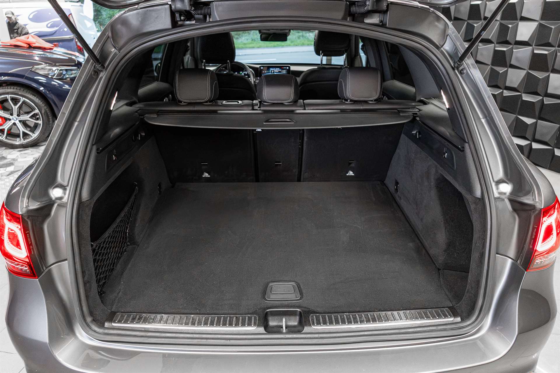 MERCEDES-BENZ GLC 220 d AMG Line 4Matic 9G-Tronic-image-29