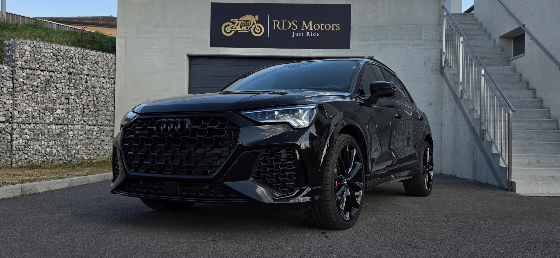 AUDI RSQ3 2.5 TFSI quattro S tronic 400 ch | Pano | Carbone | Full Black-image-0