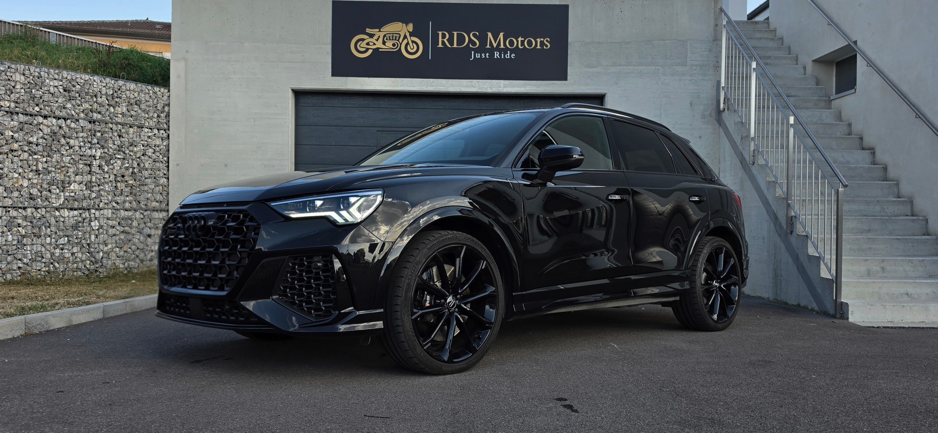 AUDI RSQ3 2.5 TFSI quattro S tronic 400 ch | Pano | Carbone | Full Black-image-3
