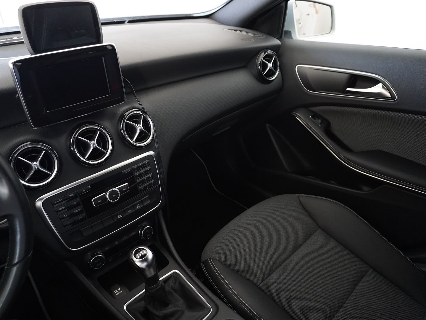 MERCEDES-BENZ A 200 Style-image-5