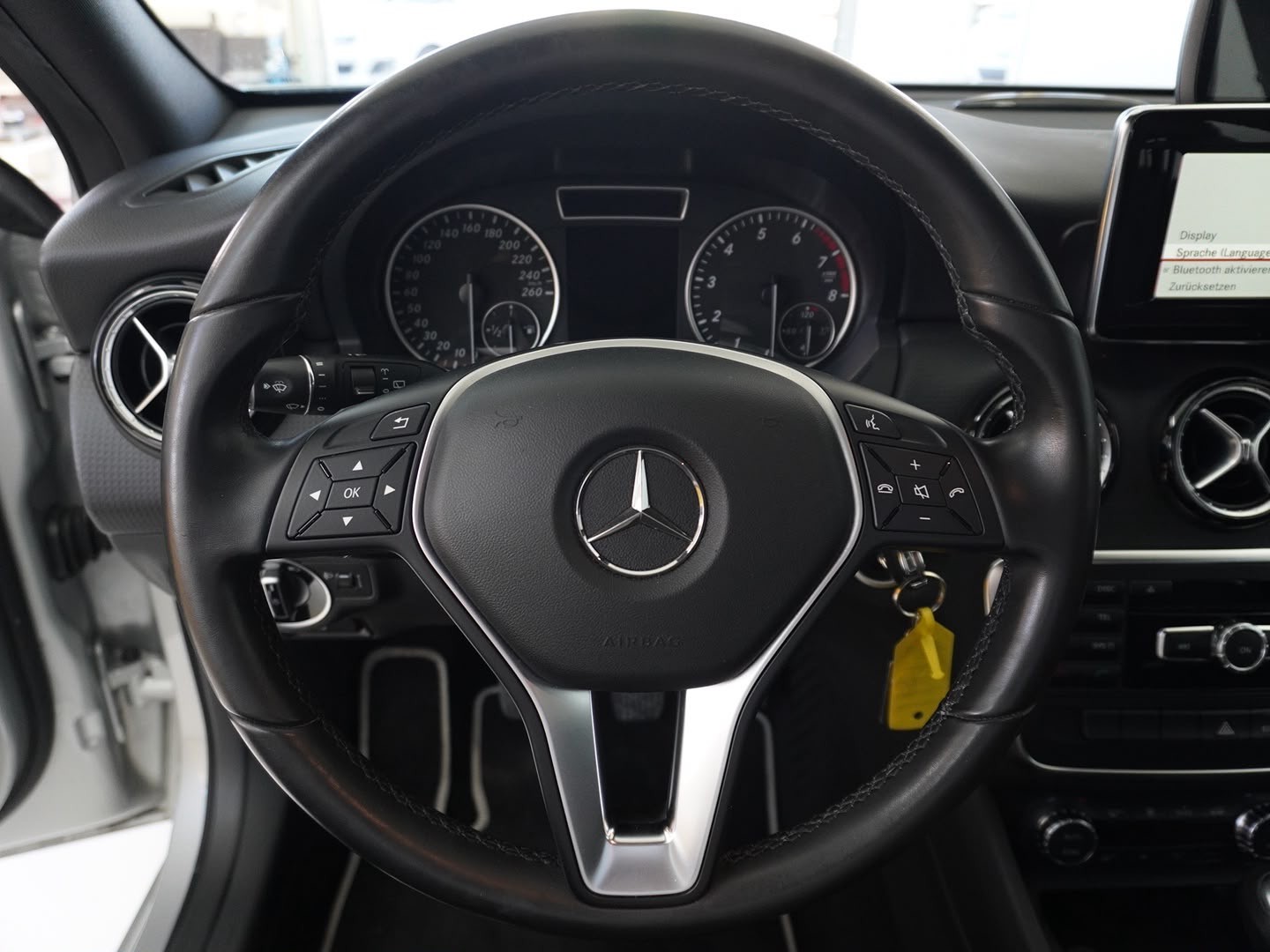 MERCEDES-BENZ A 200 Style-image-7