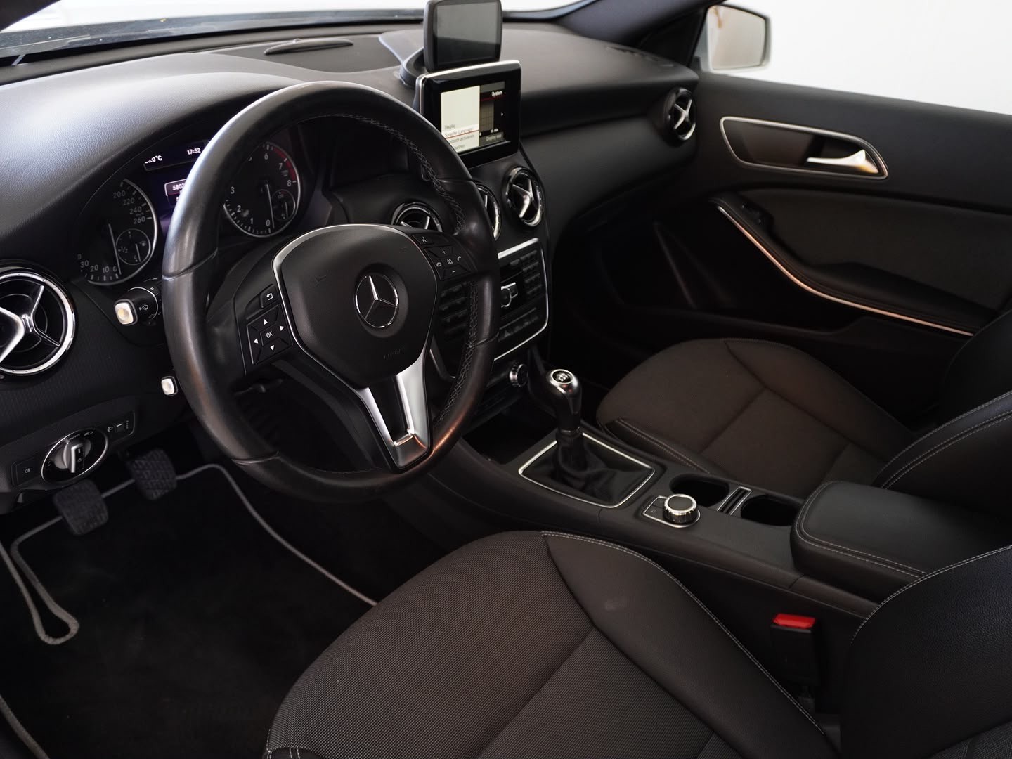 MERCEDES-BENZ A 200 Style-image-2