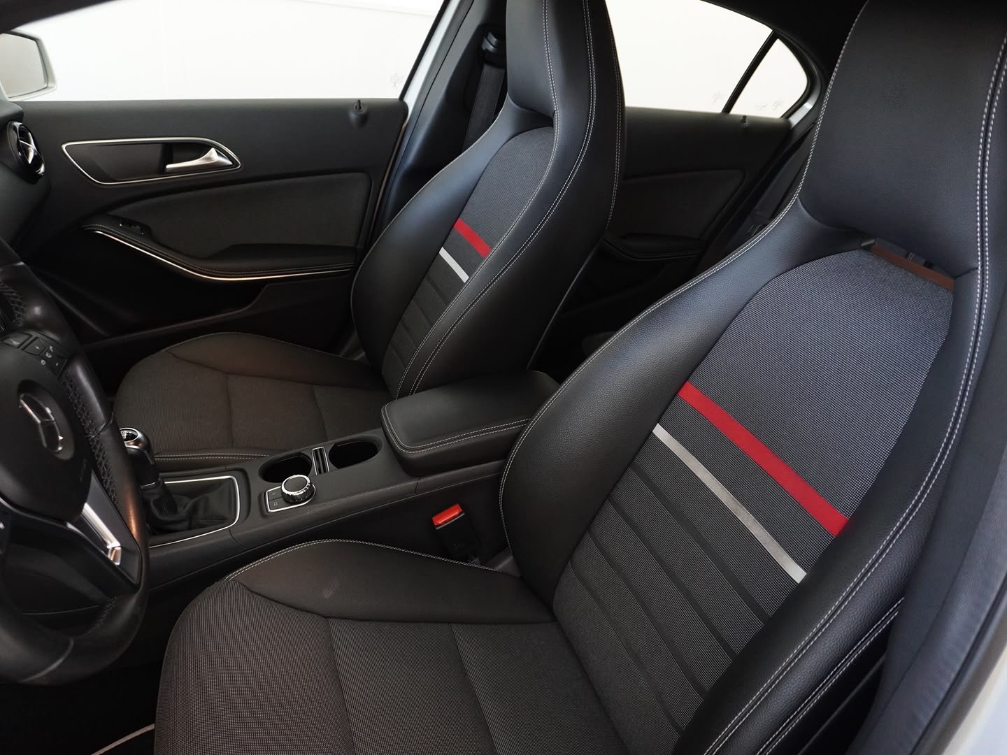 MERCEDES-BENZ A 200 Style-image-3