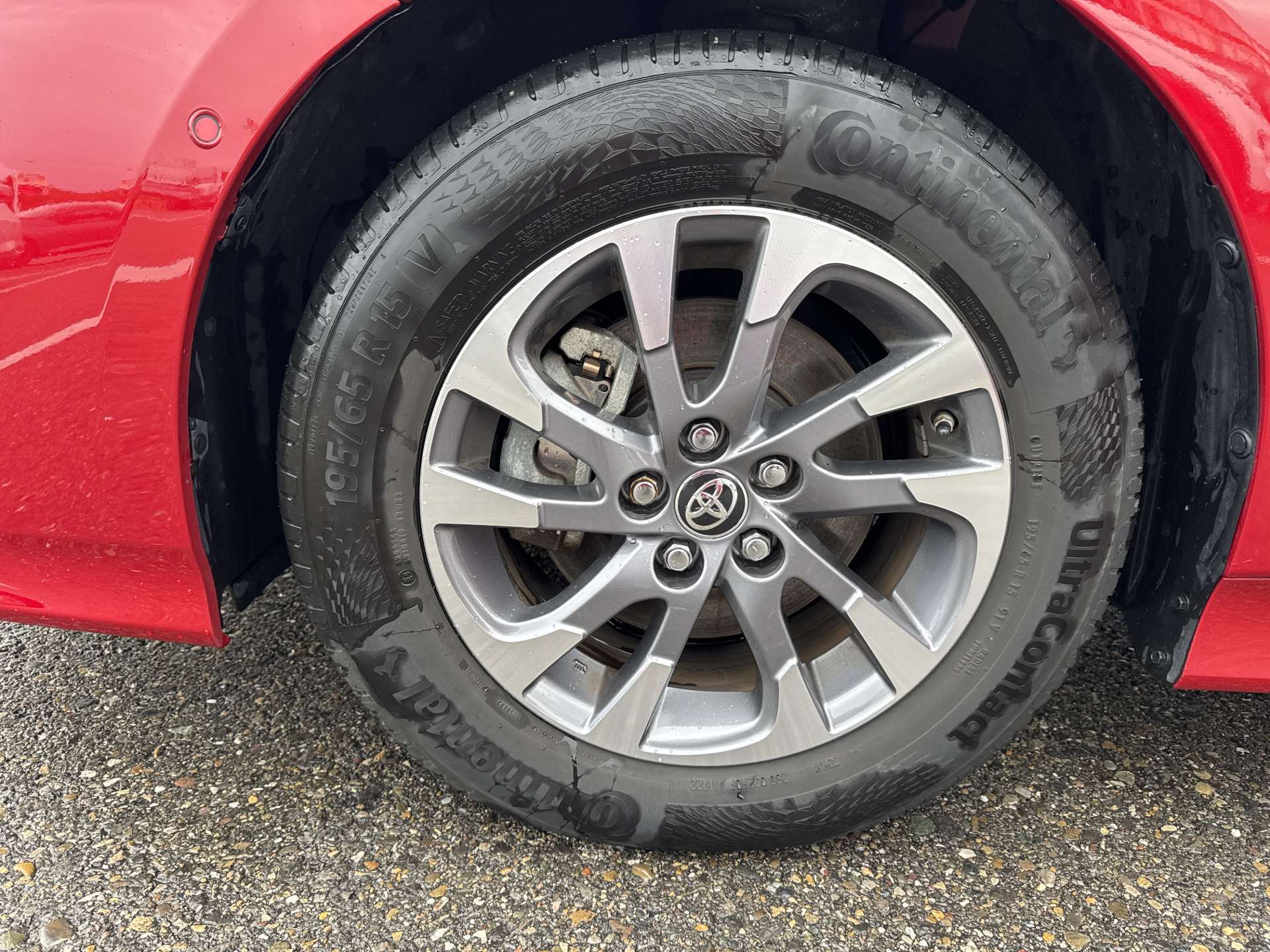 TOYOTA Prius 1.8 VVT-i PHEV Executive e-CVT Automat-image-8