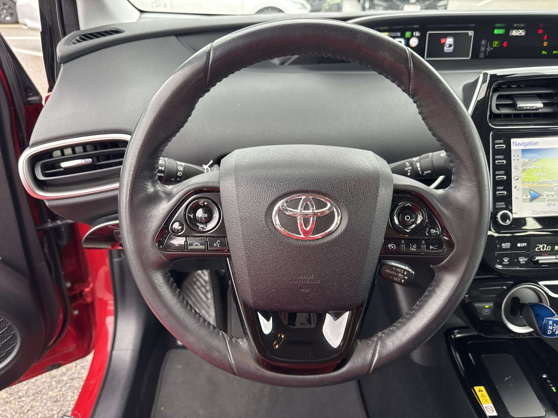 TOYOTA Prius 1.8 VVT-i PHEV Executive e-CVT Automat-image-15
