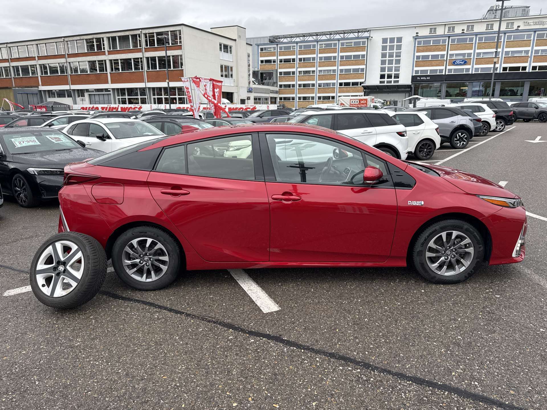TOYOTA Prius 1.8 VVT-i PHEV Executive e-CVT Automat-image-10