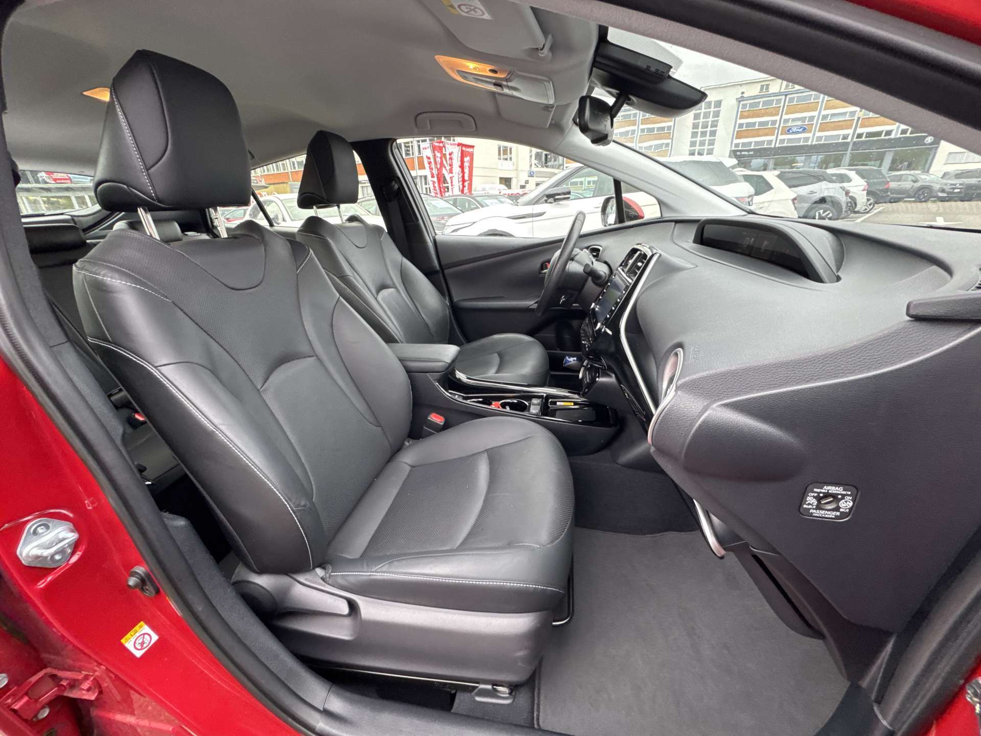 TOYOTA Prius 1.8 VVT-i PHEV Executive e-CVT Automat-image-12
