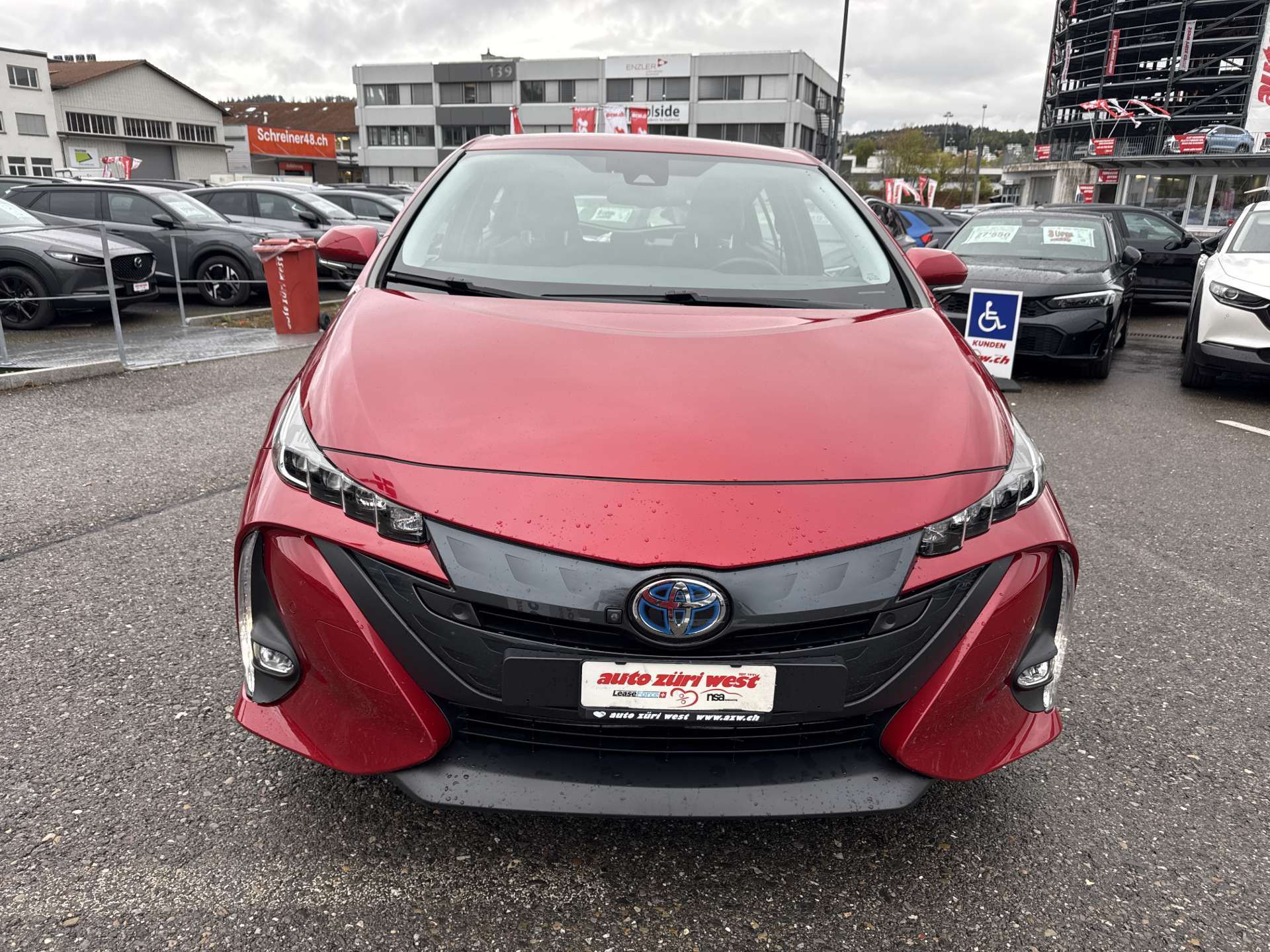 TOYOTA Prius 1.8 VVT-i PHEV Executive e-CVT Automat-image-13
