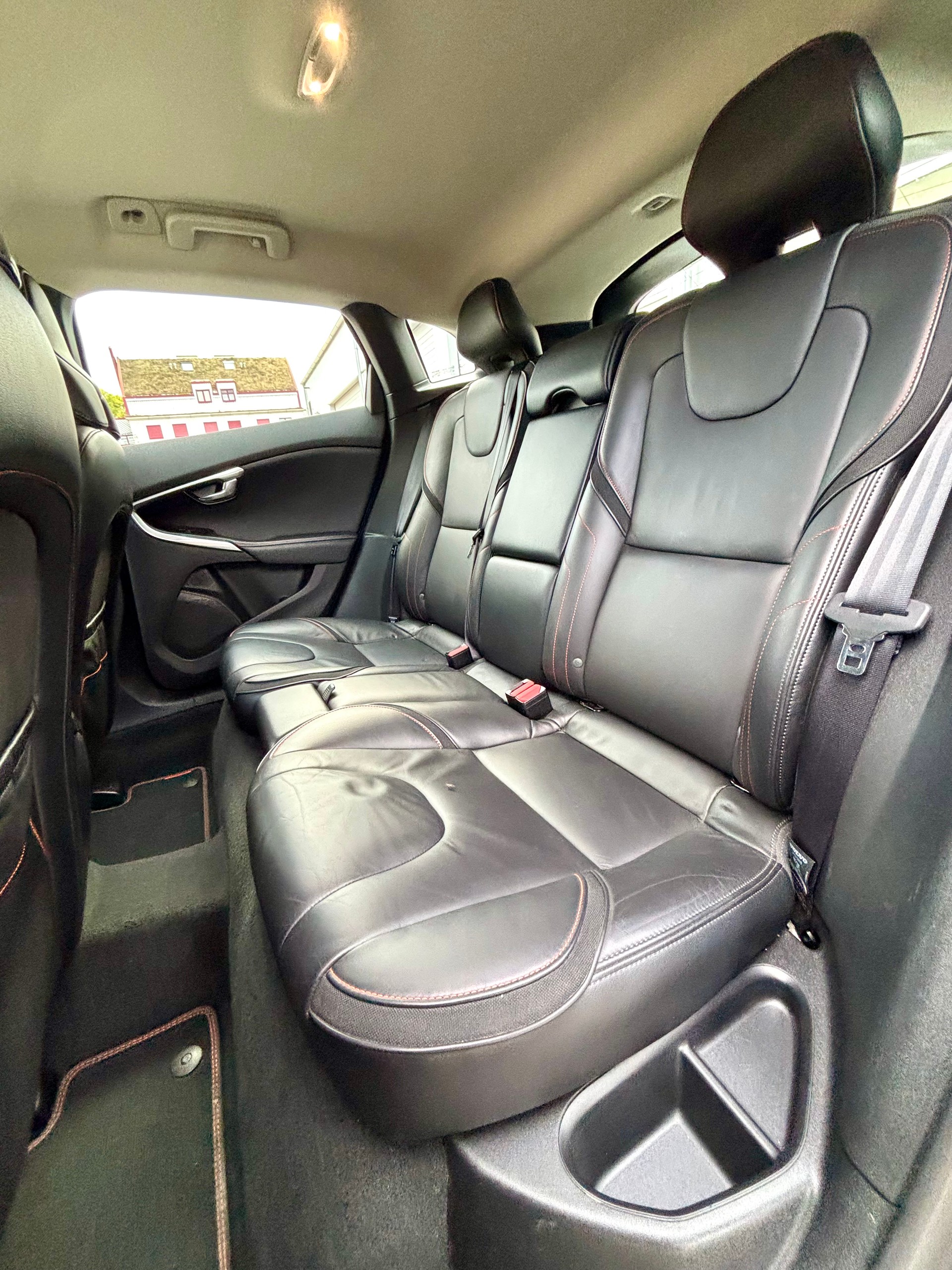 VOLVO V40 Cross Country T4 2.0 AWD OceanRace Geartronic-image-12