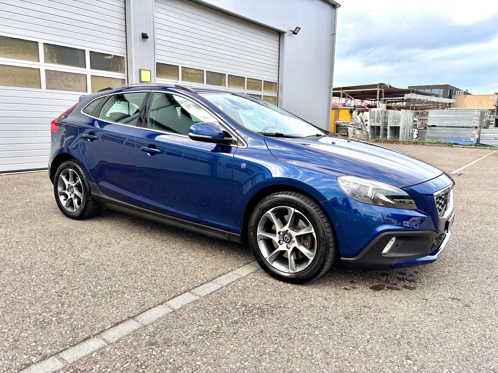 VOLVO V40 Cross Country T4 2.0 AWD OceanRace Geartronic-image-2