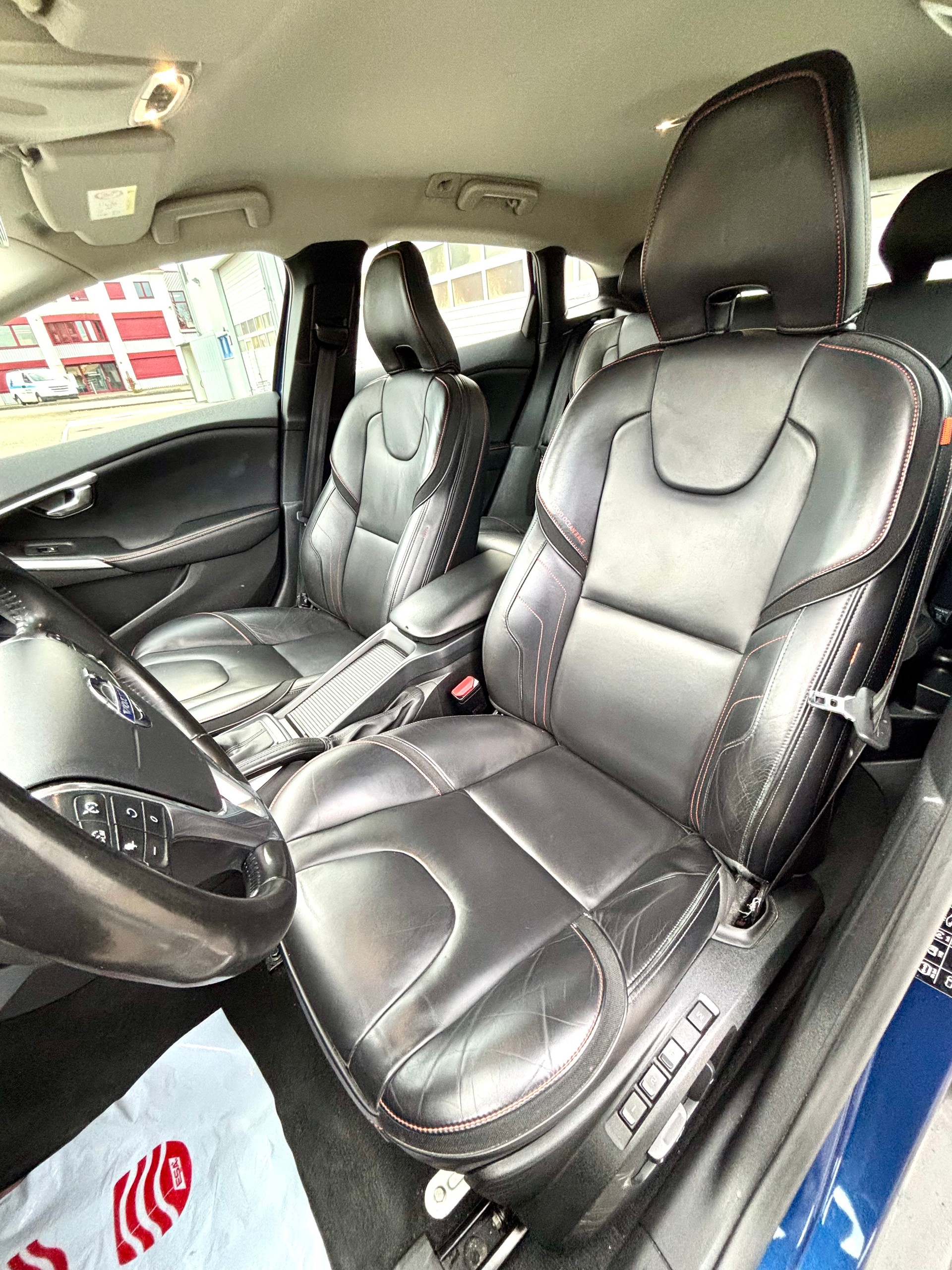 VOLVO V40 Cross Country T4 2.0 AWD OceanRace Geartronic-image-11