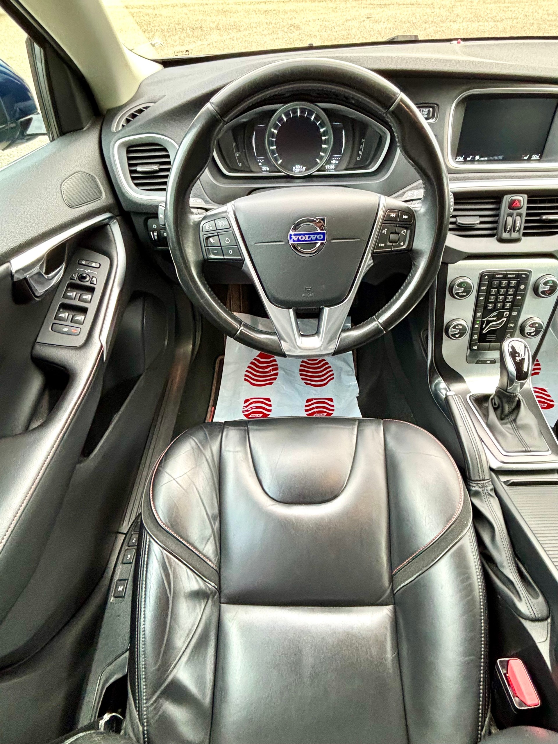 VOLVO V40 Cross Country T4 2.0 AWD OceanRace Geartronic-image-10
