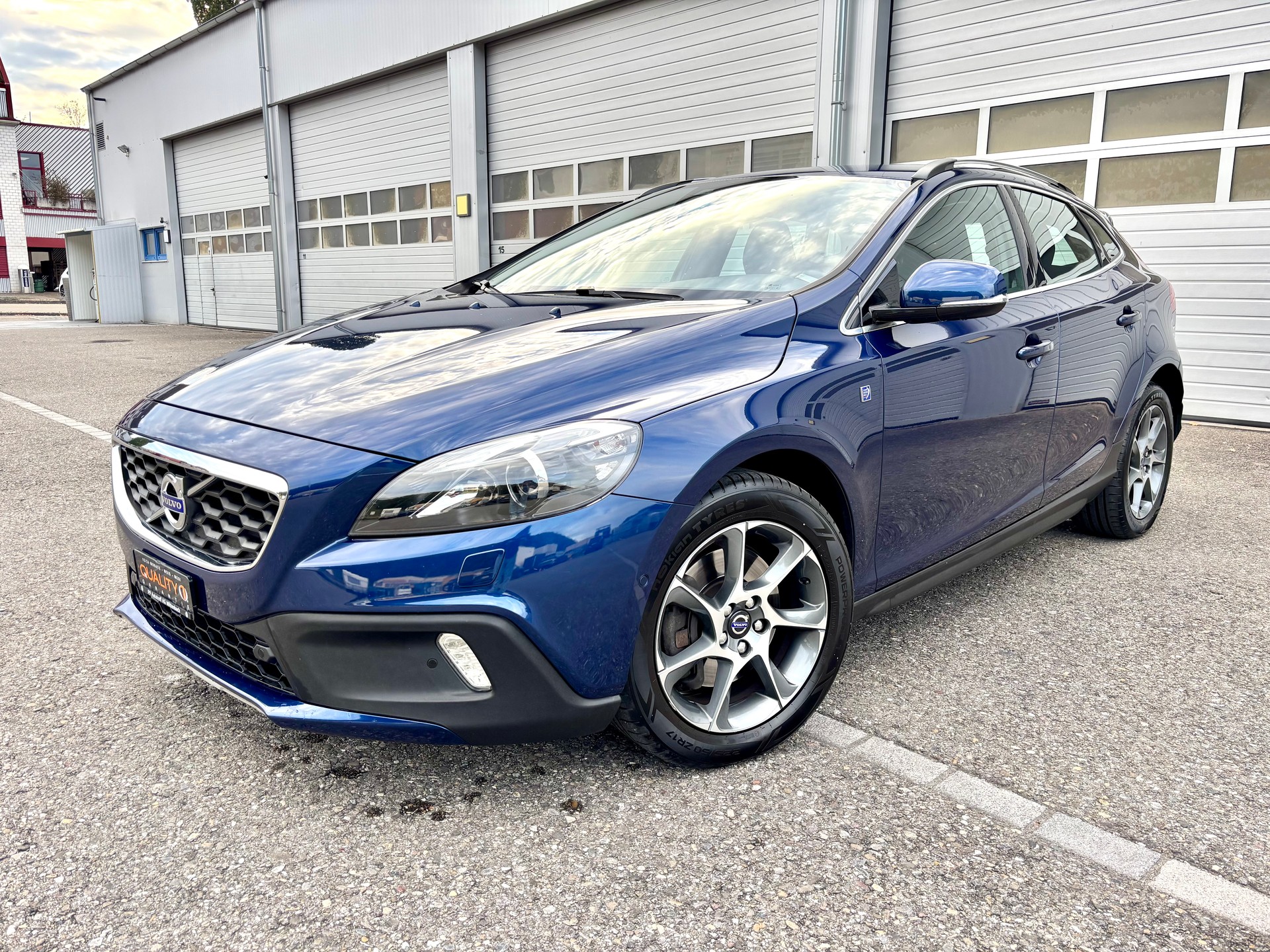 VOLVO V40 Cross Country T4 2.0 AWD OceanRace Geartronic-image-0