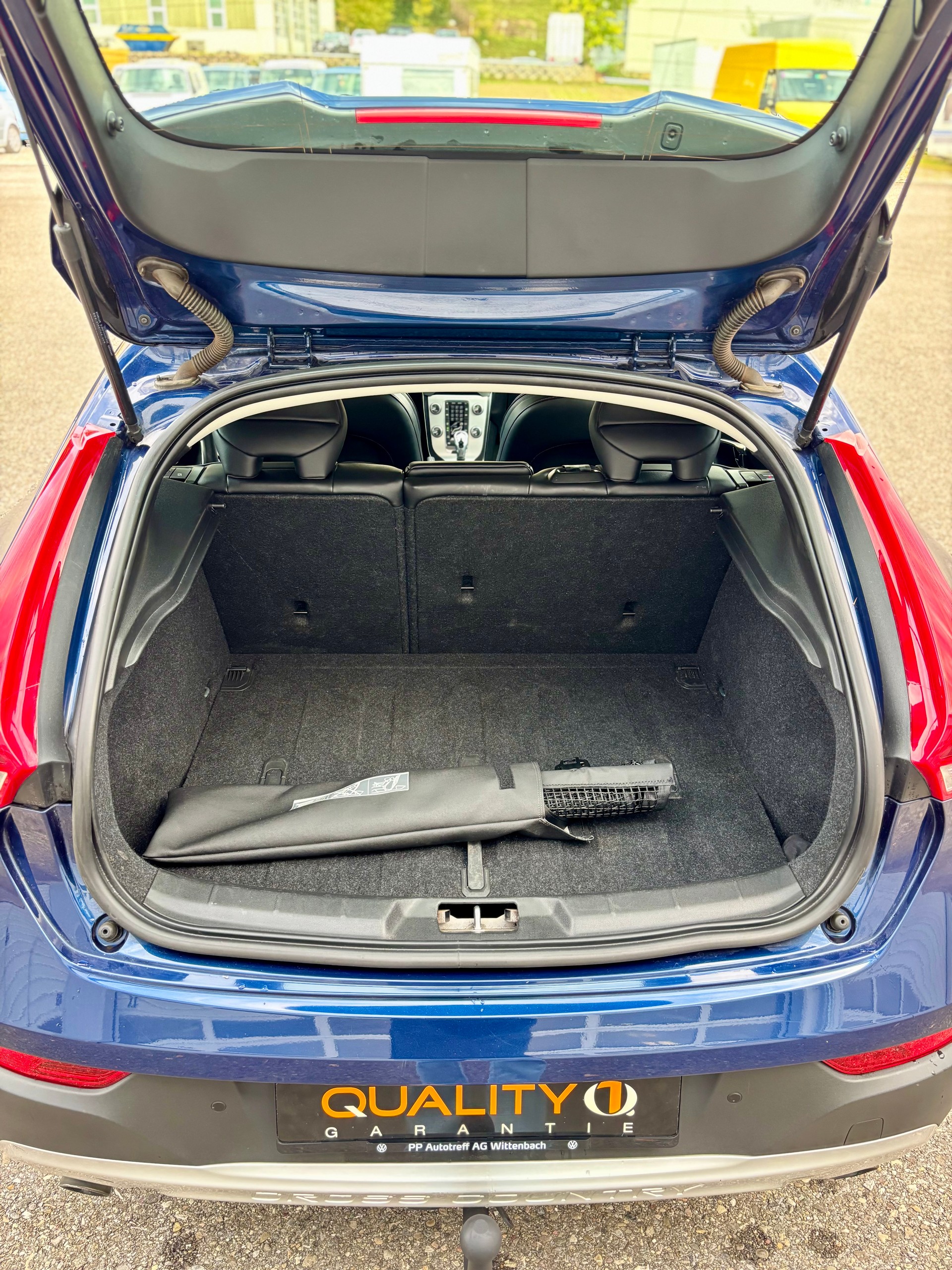 VOLVO V40 Cross Country T4 2.0 AWD OceanRace Geartronic-image-15
