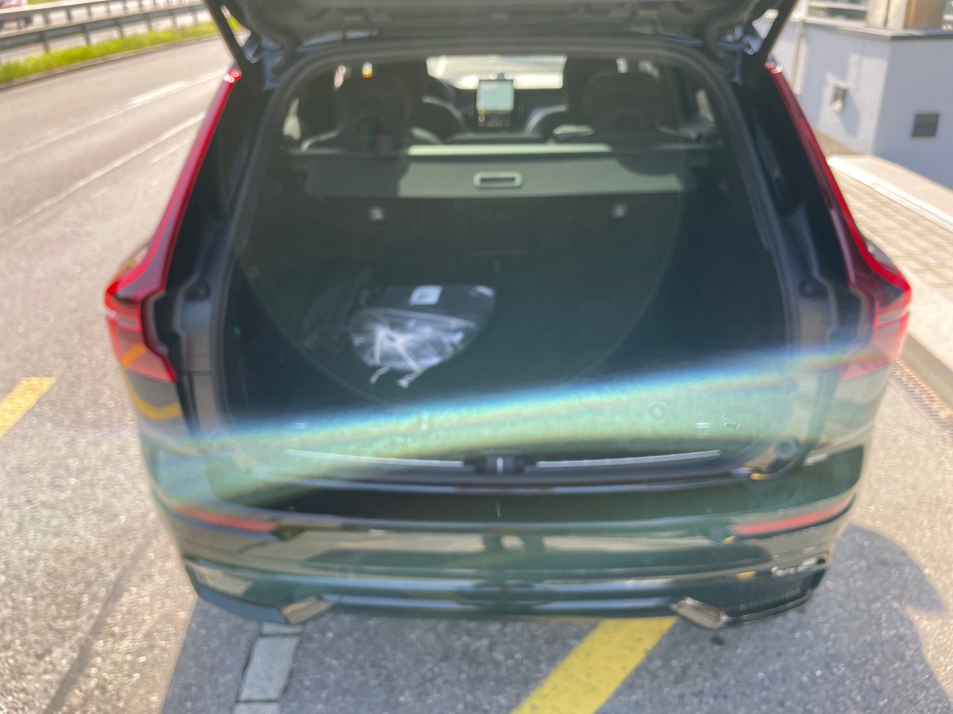 VOLVO XC60 T6 eAWD PluginHybrid Black Edition Geartronic-image-8