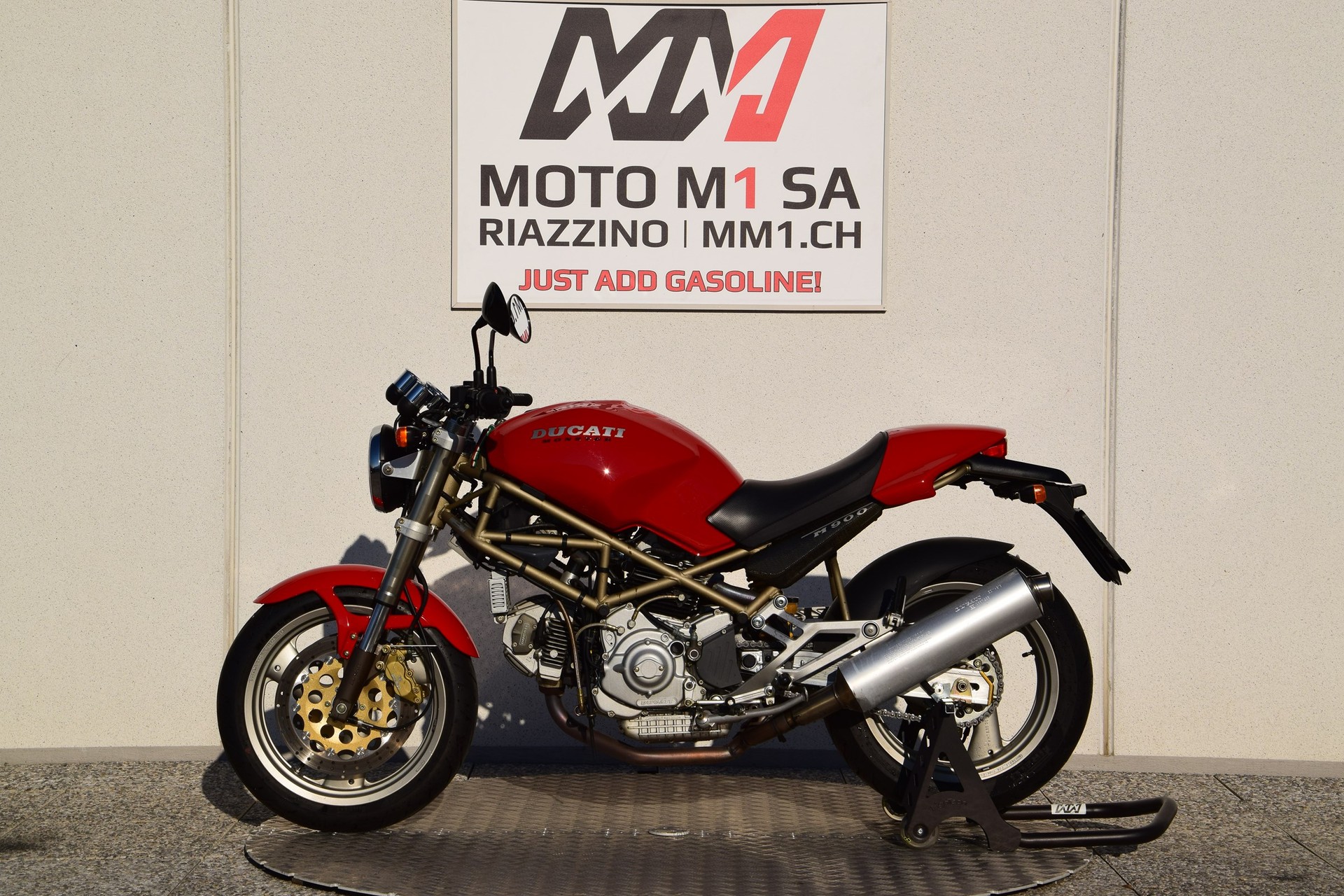 DUCATI Monster 900-showroom-element-1