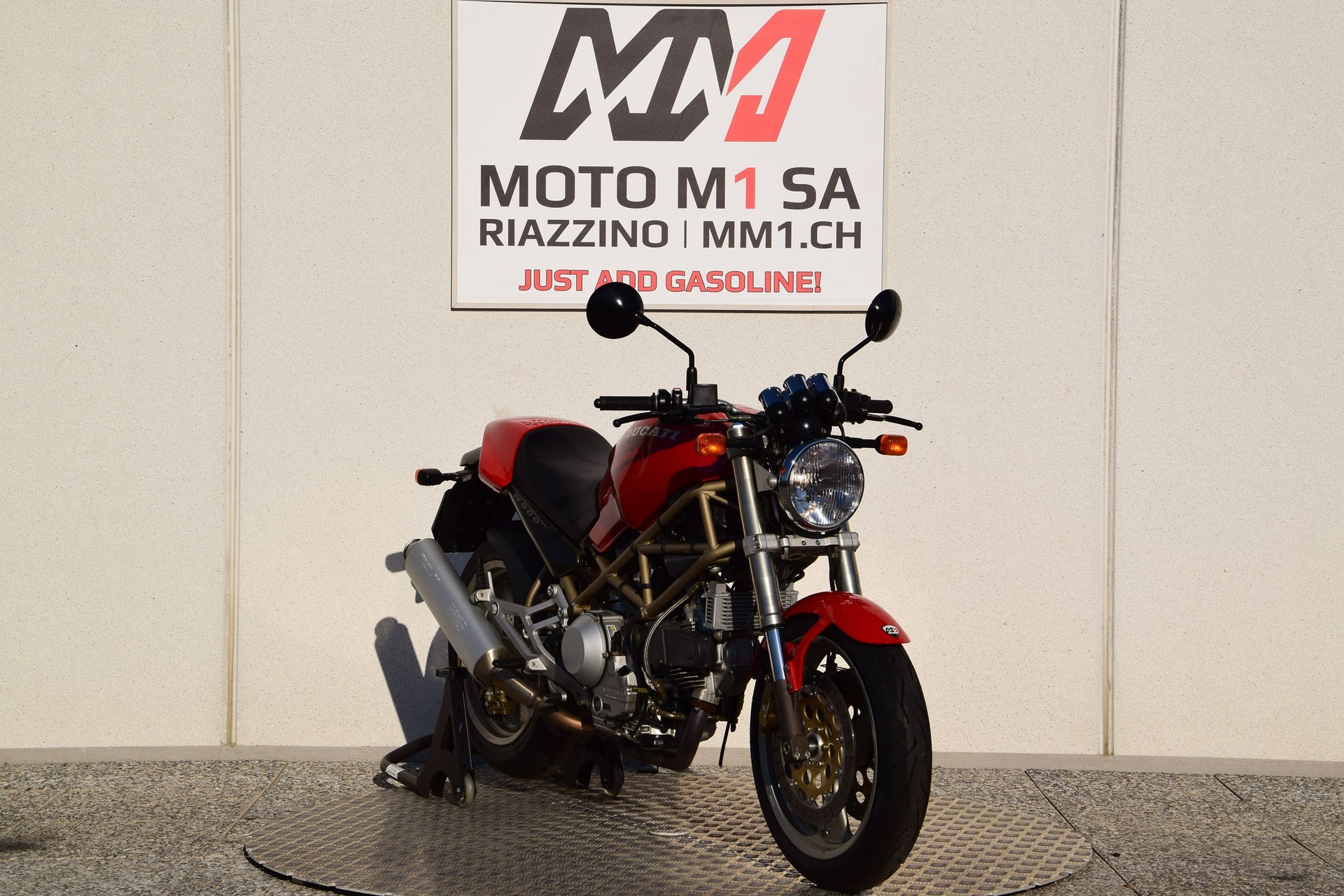 DUCATI Monster 900-showroom-element-3