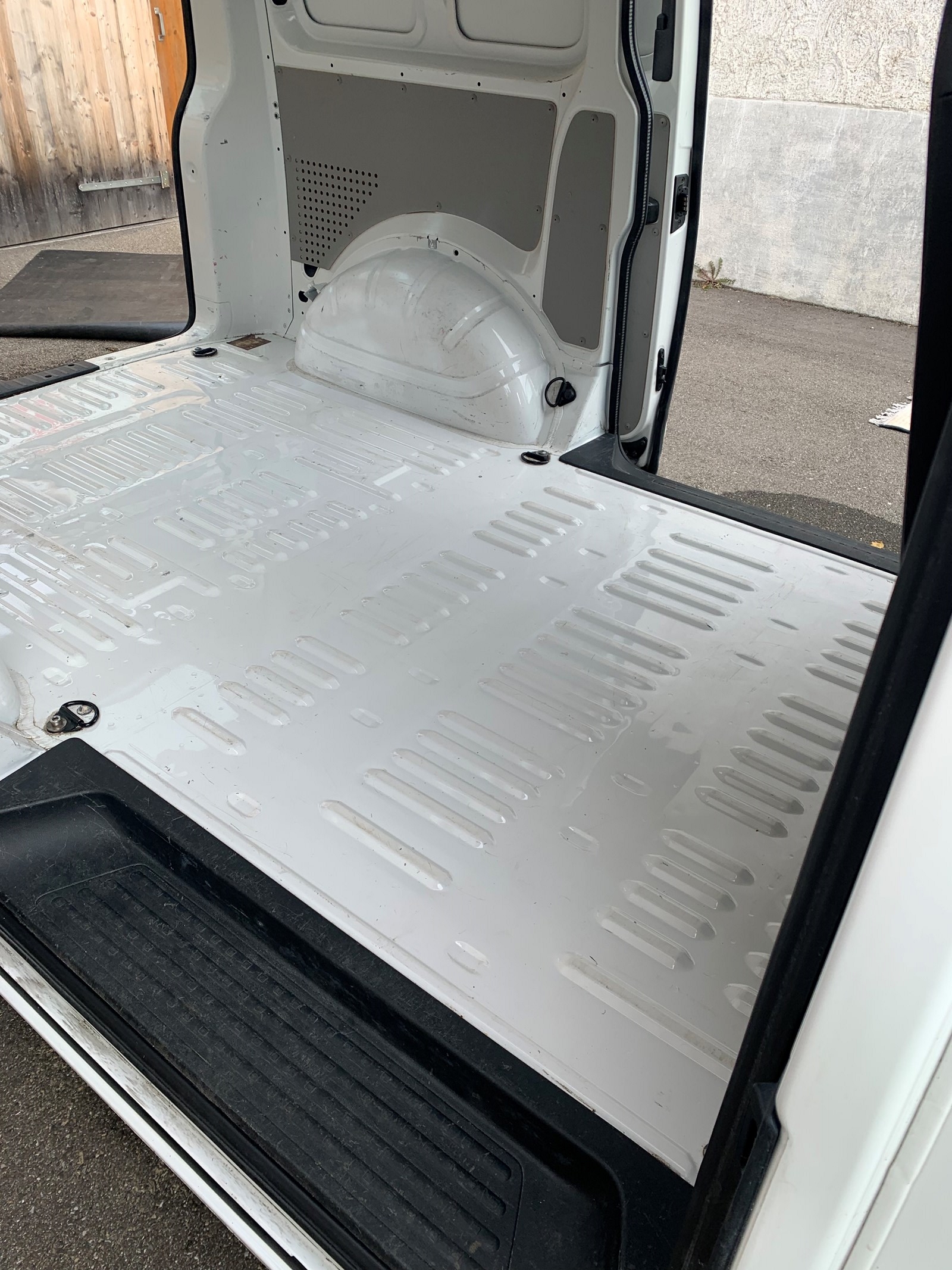 VW T6 2.0 TDI 4Motion-image-12