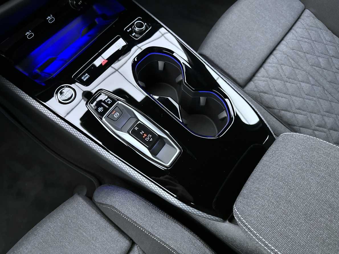 AUDI A5 Avant TDI quattro 150 kW Attraction S tronic-image-12