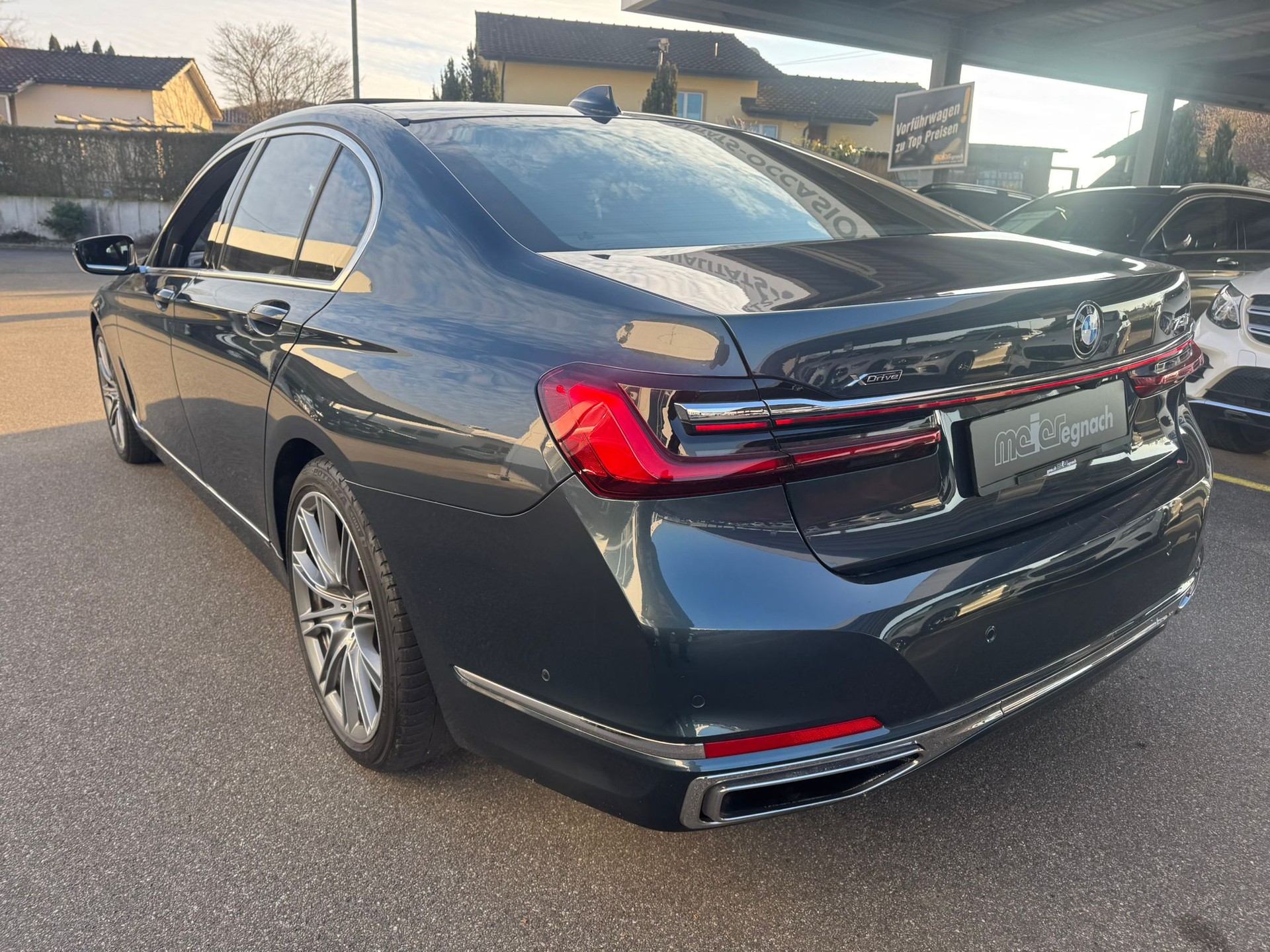 BMW 750i xDrive Steptronic-image-5