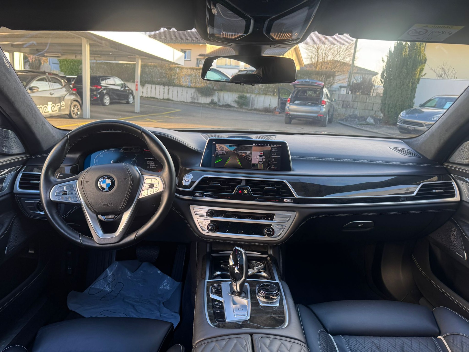 BMW 750i xDrive Steptronic-image-8