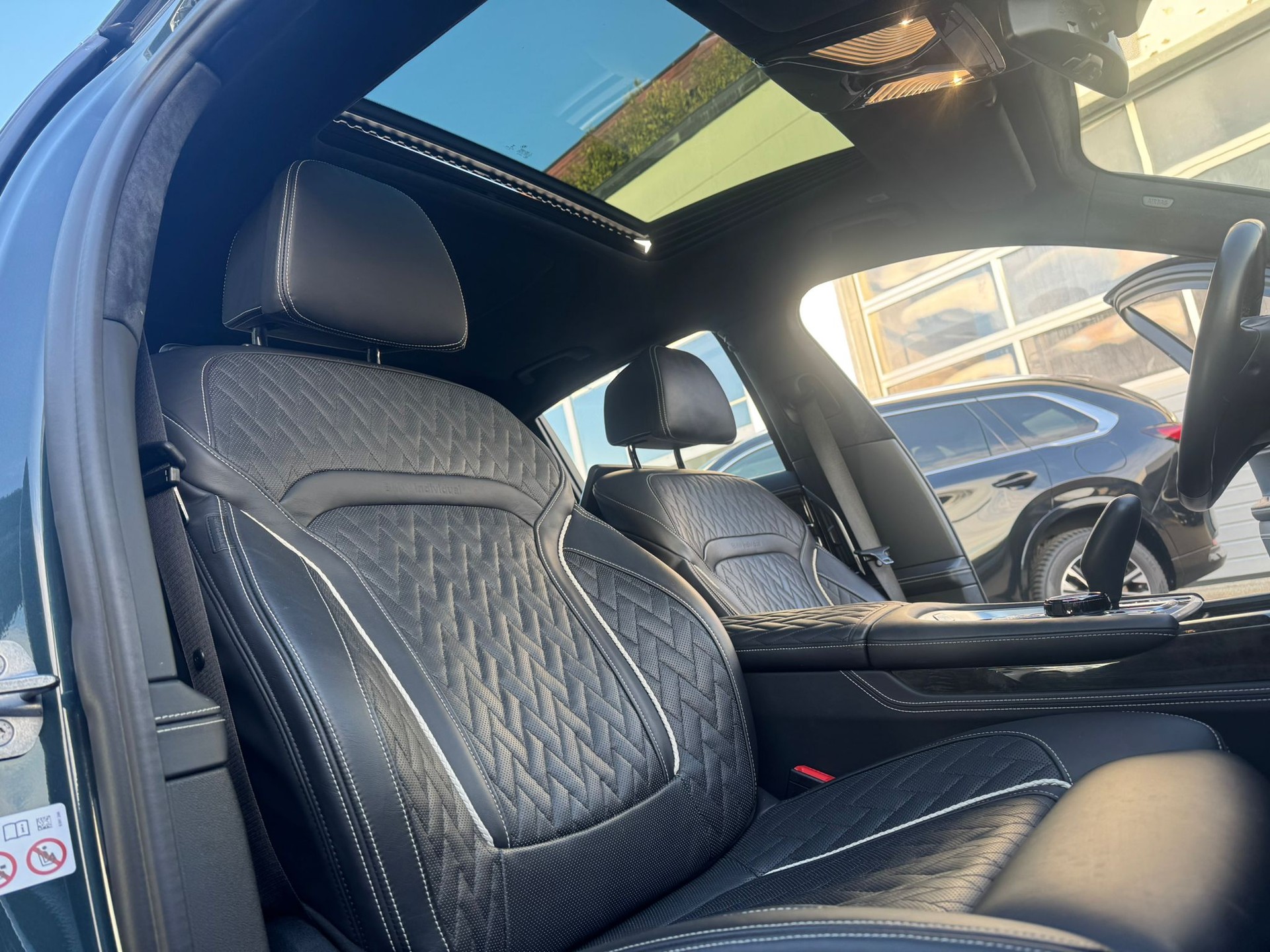 BMW 750i xDrive Steptronic-image-12