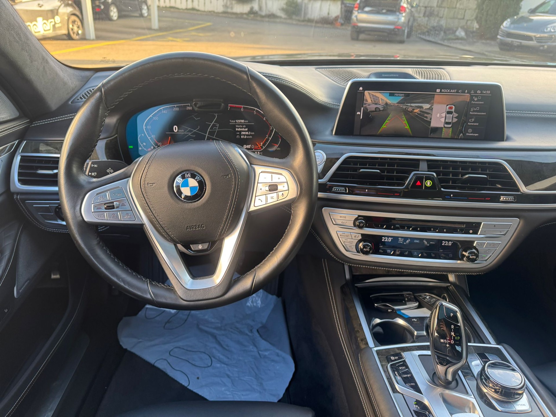 BMW 750i xDrive Steptronic-image-9