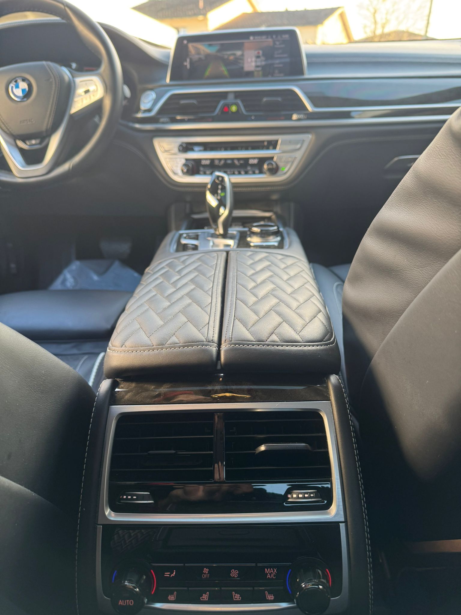 BMW 750i xDrive Steptronic-image-10