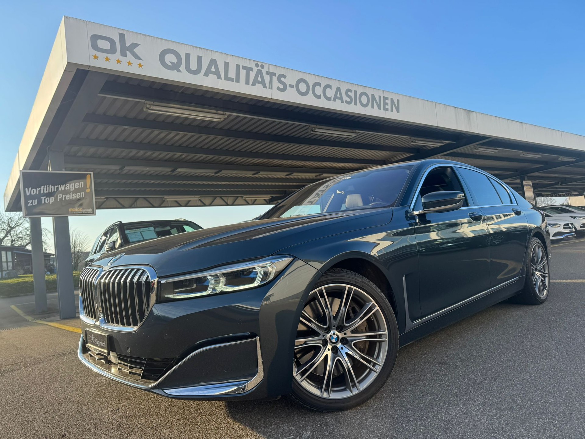 BMW 750i xDrive Steptronic-image-0