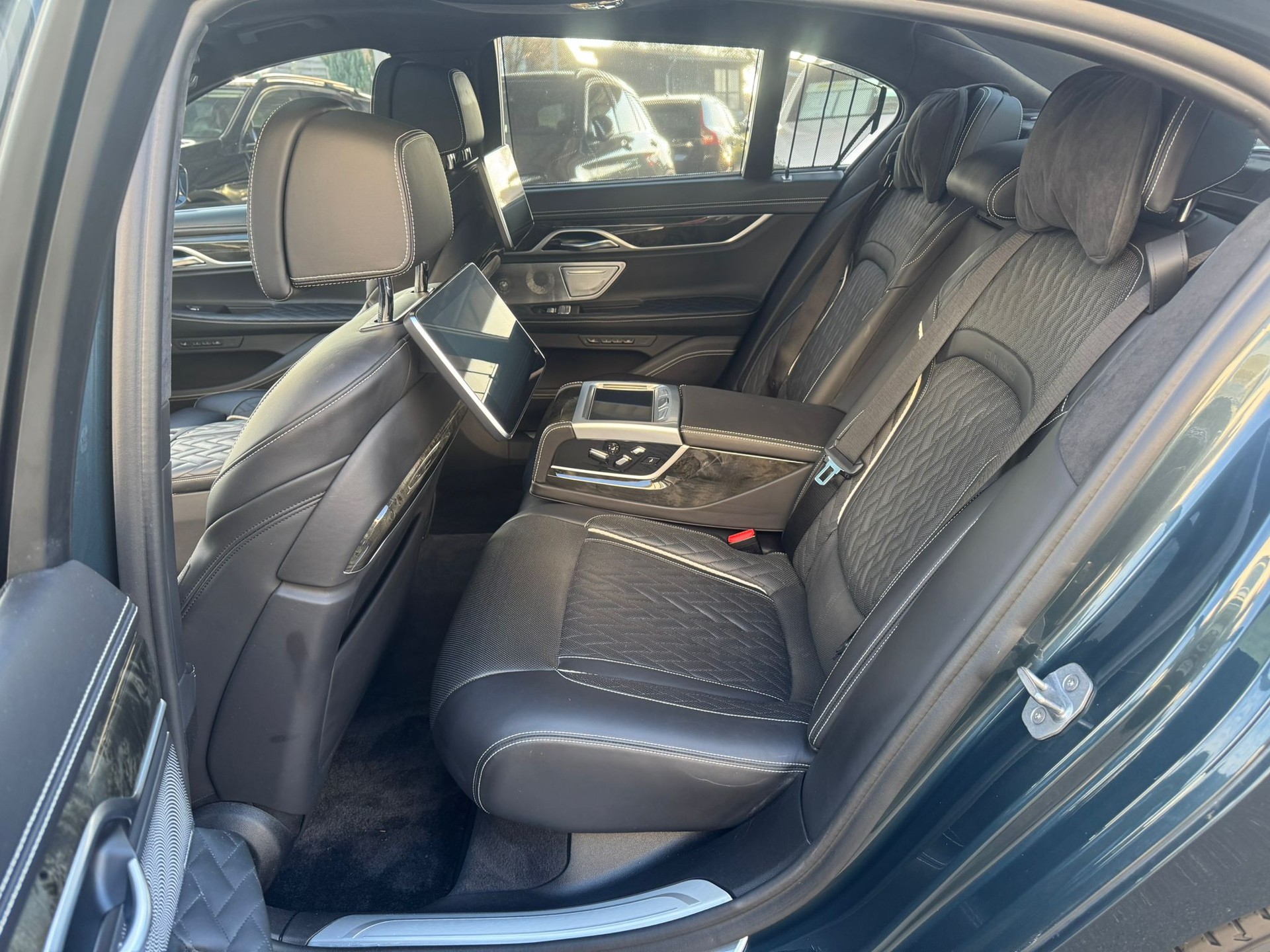 BMW 750i xDrive Steptronic-image-14