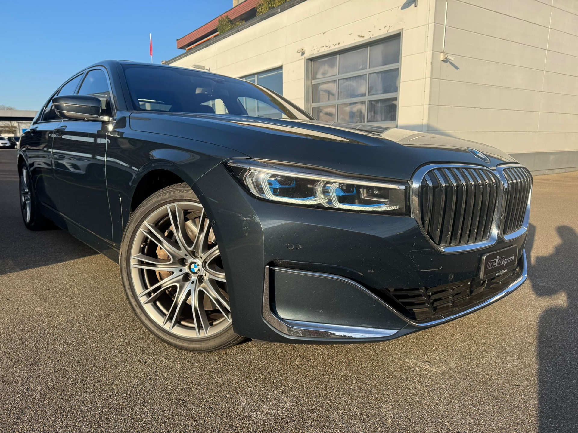 BMW 750i xDrive Steptronic-image-2
