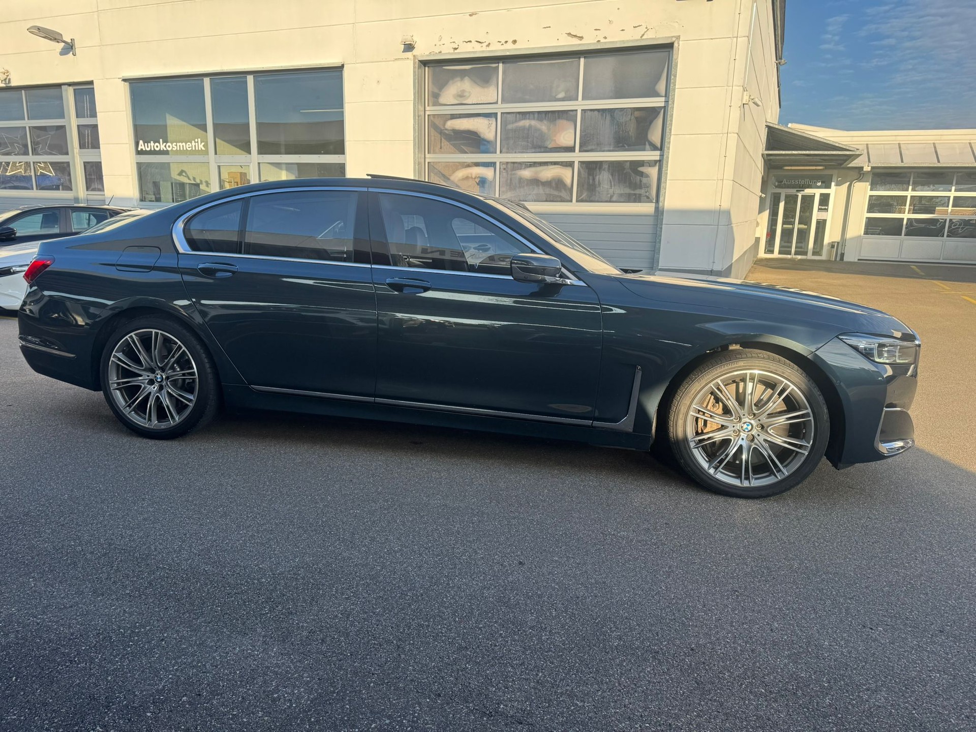 BMW 750i xDrive Steptronic-image-4