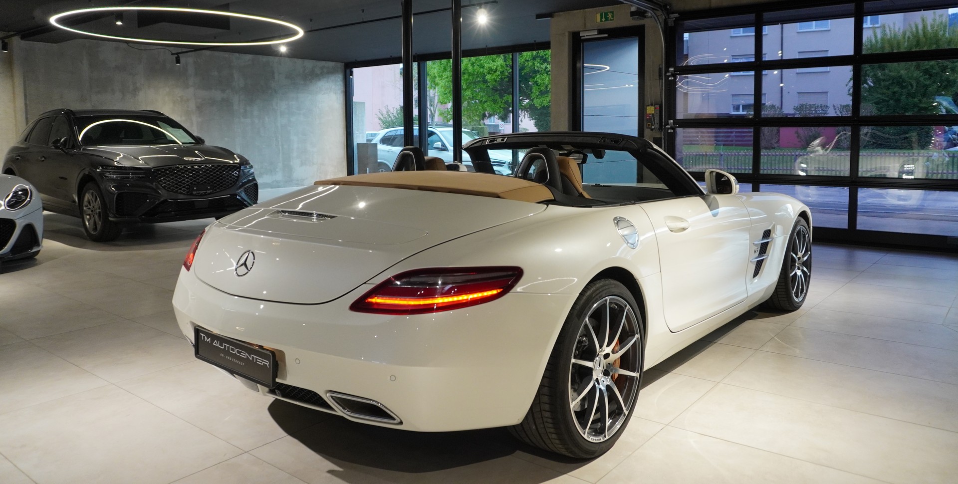 MERCEDES-BENZ SLS 63 AMG Speedshift-image-2