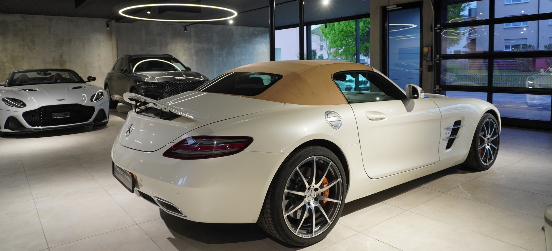 MERCEDES-BENZ SLS 63 AMG Speedshift-image-3
