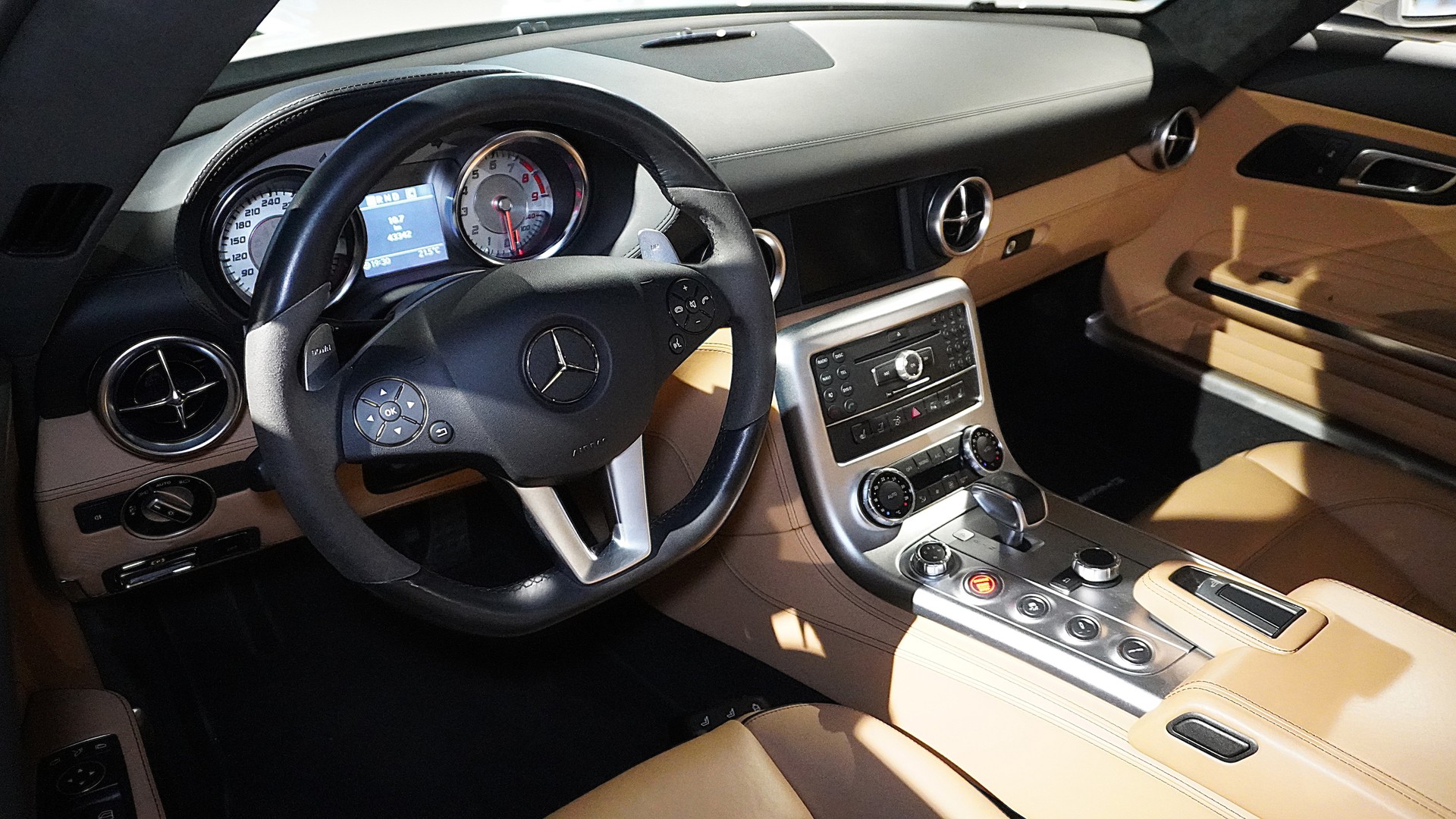 MERCEDES-BENZ SLS 63 AMG Speedshift-image-7