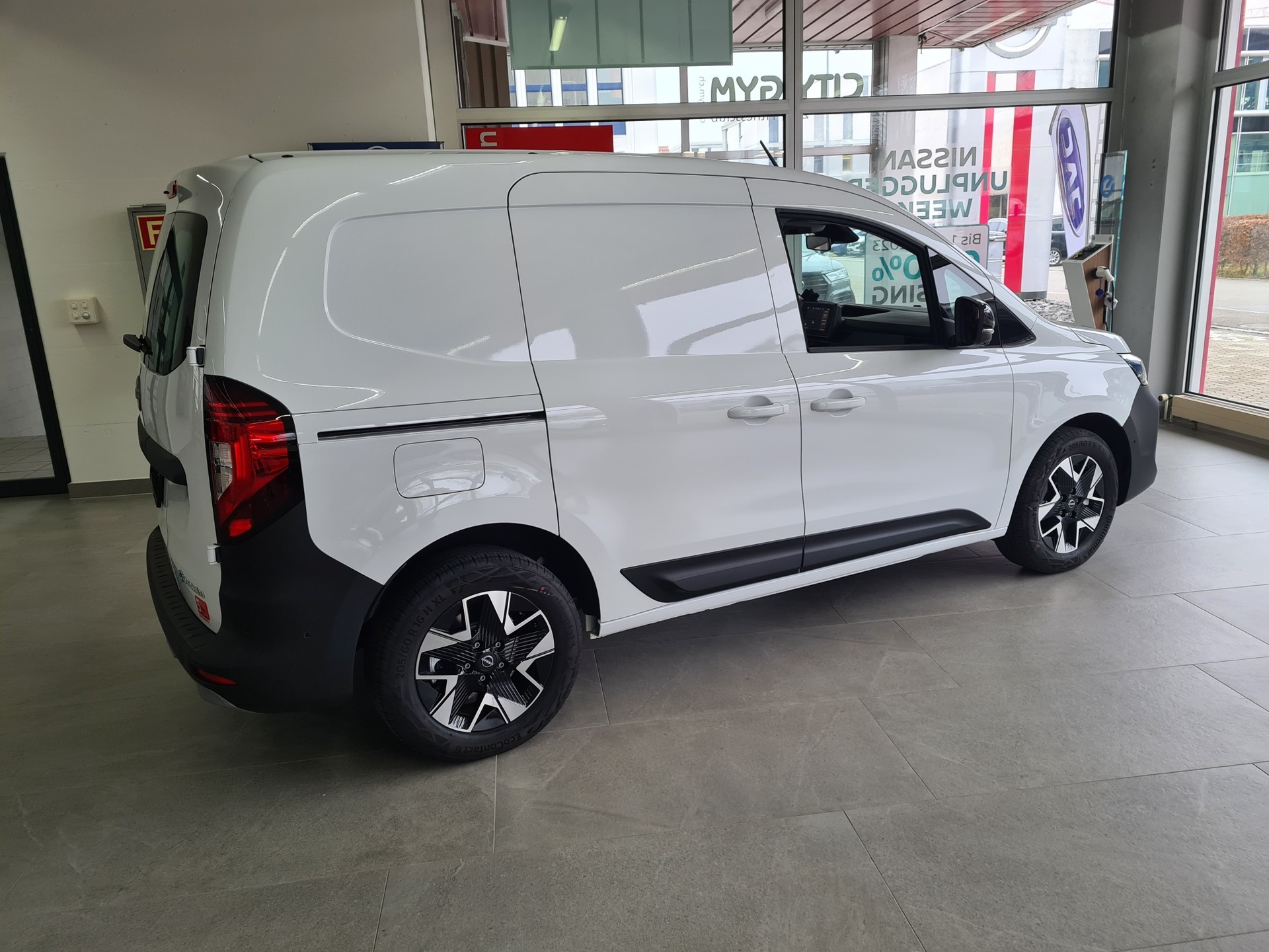 NISSAN Townstar EV45 kWh 22kW L1 Tekna-image-11